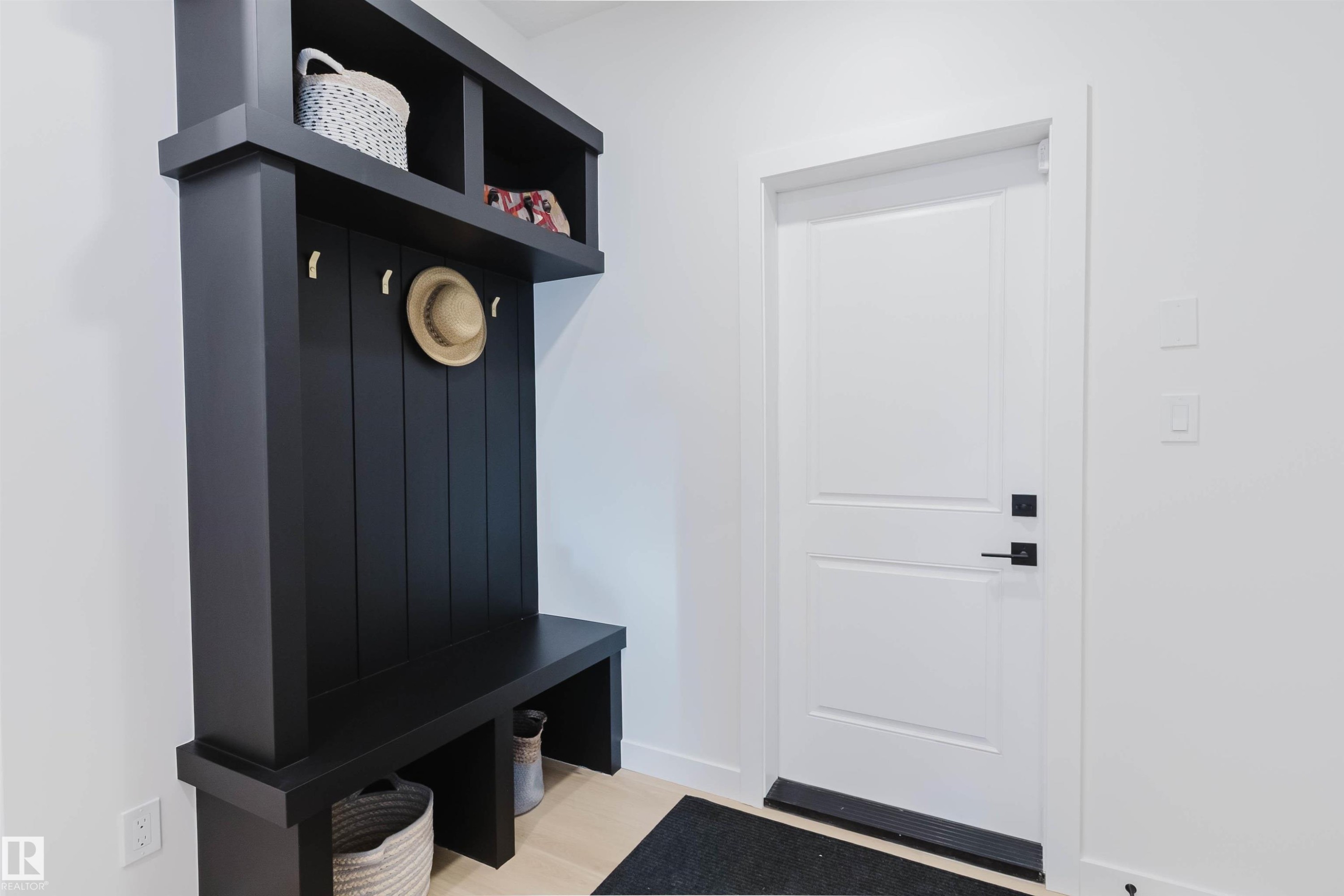 710 Elderberry Close Nw, Edmonton, AB - Indoor Photo Showing Other Room