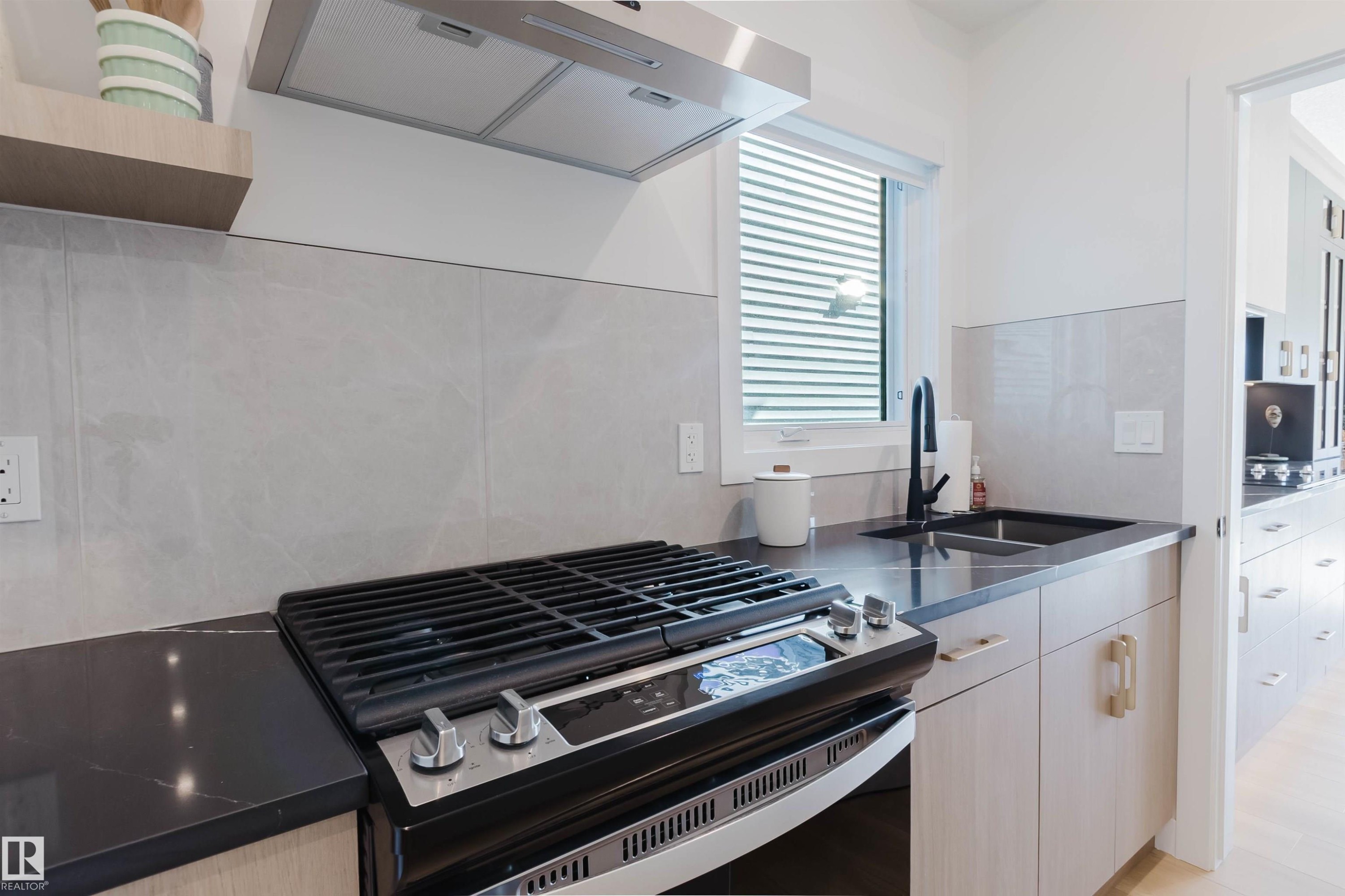 710 Elderberry Close Nw, Edmonton, AB - Indoor Photo Showing Kitchen With Double Sink