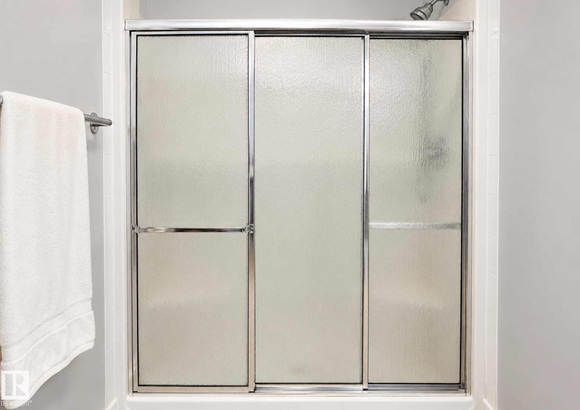 #10 5011 Pine Dr, Cherry Grove, AB - Indoor Photo Showing Bathroom