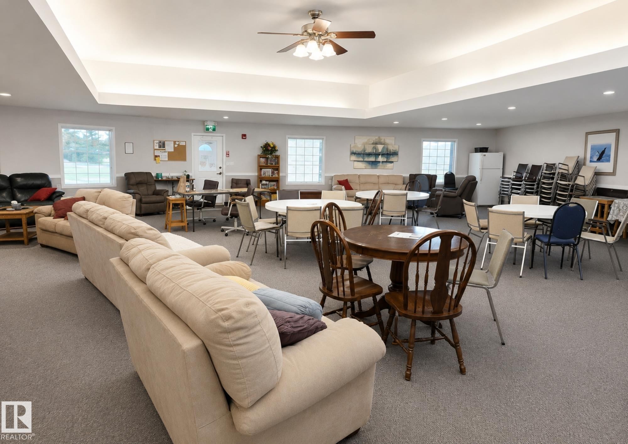 #10 5011 Pine Dr, Cherry Grove, AB - Indoor Photo Showing Living Room