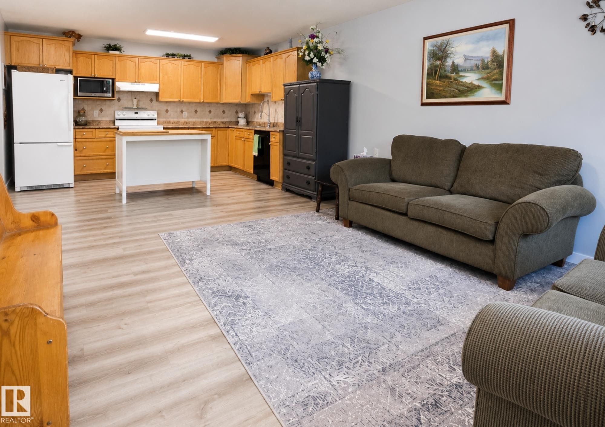 #10 5011 Pine Dr, Cherry Grove, AB - Indoor Photo Showing Kitchen