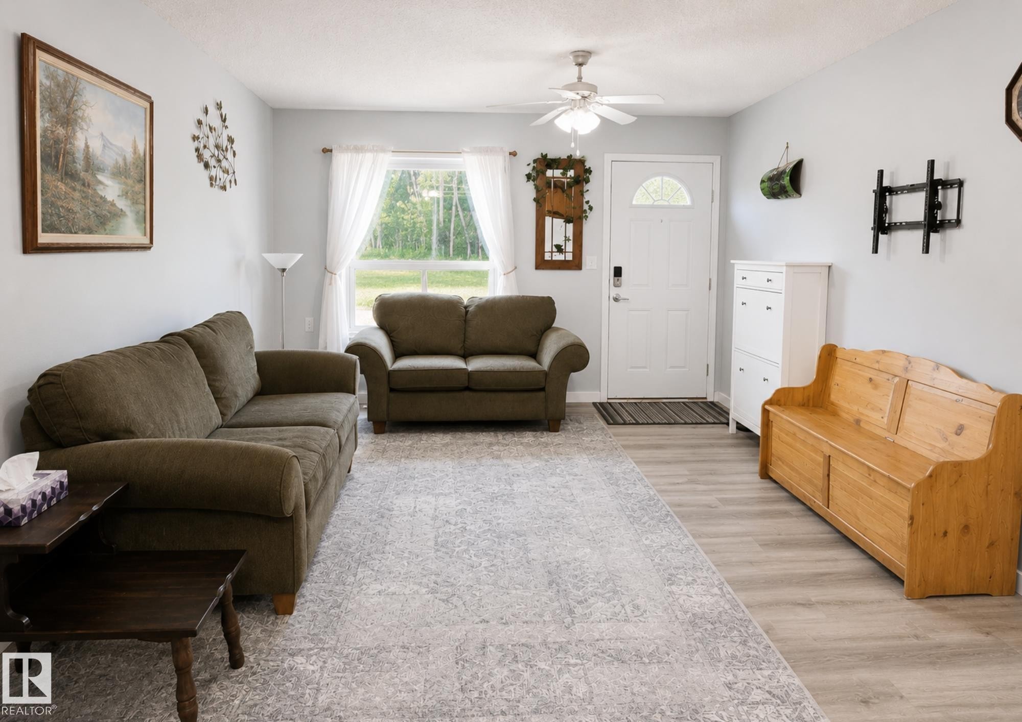 #10 5011 Pine Dr, Cherry Grove, AB - Indoor Photo Showing Living Room