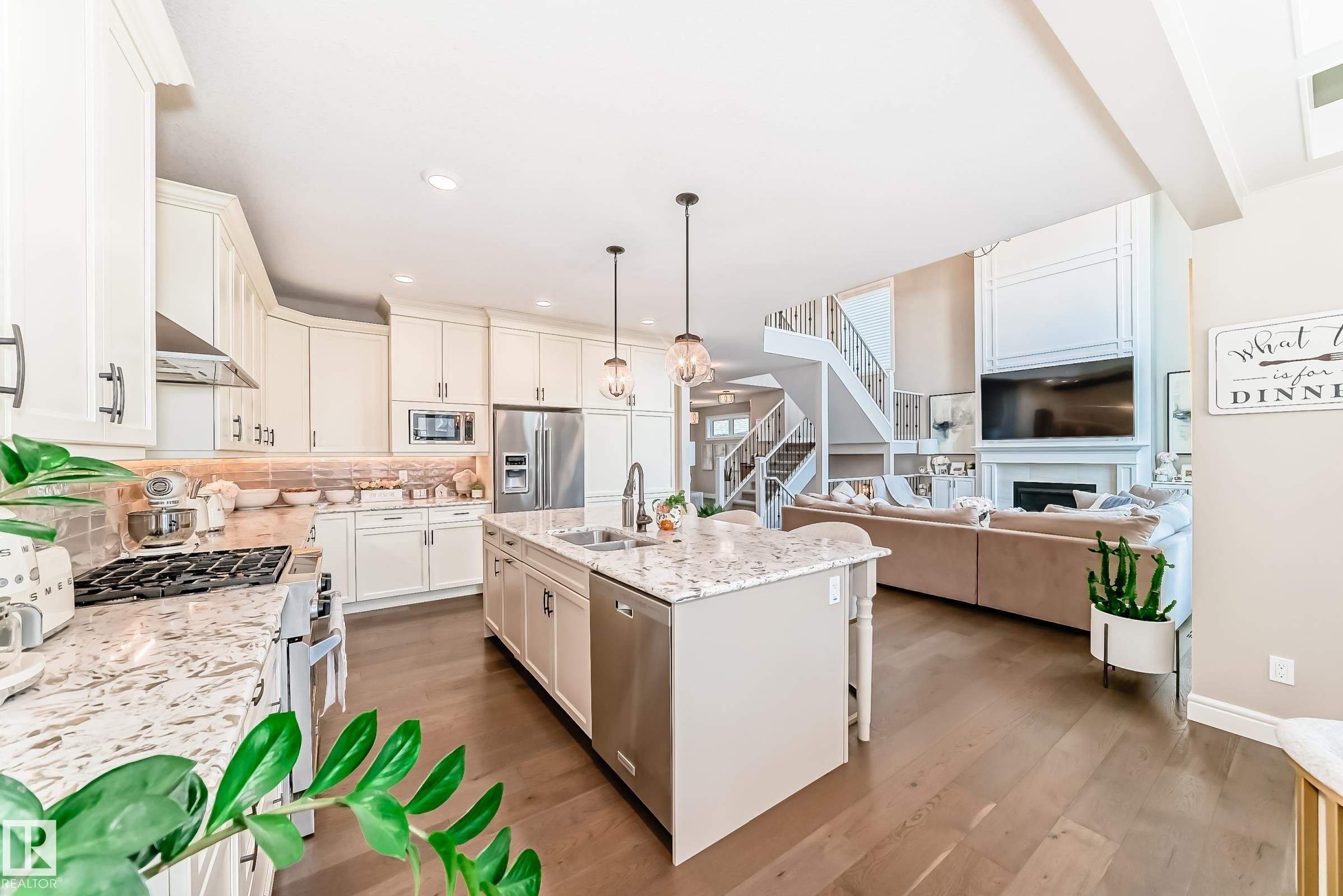 9034 24 Ave Sw, Edmonton, AB - Indoor Photo Showing Dining Room