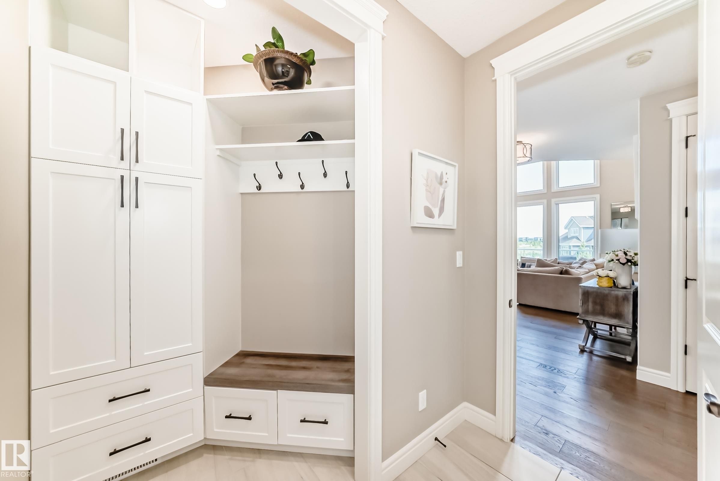 9034 24 Ave Sw, Edmonton, AB - Indoor