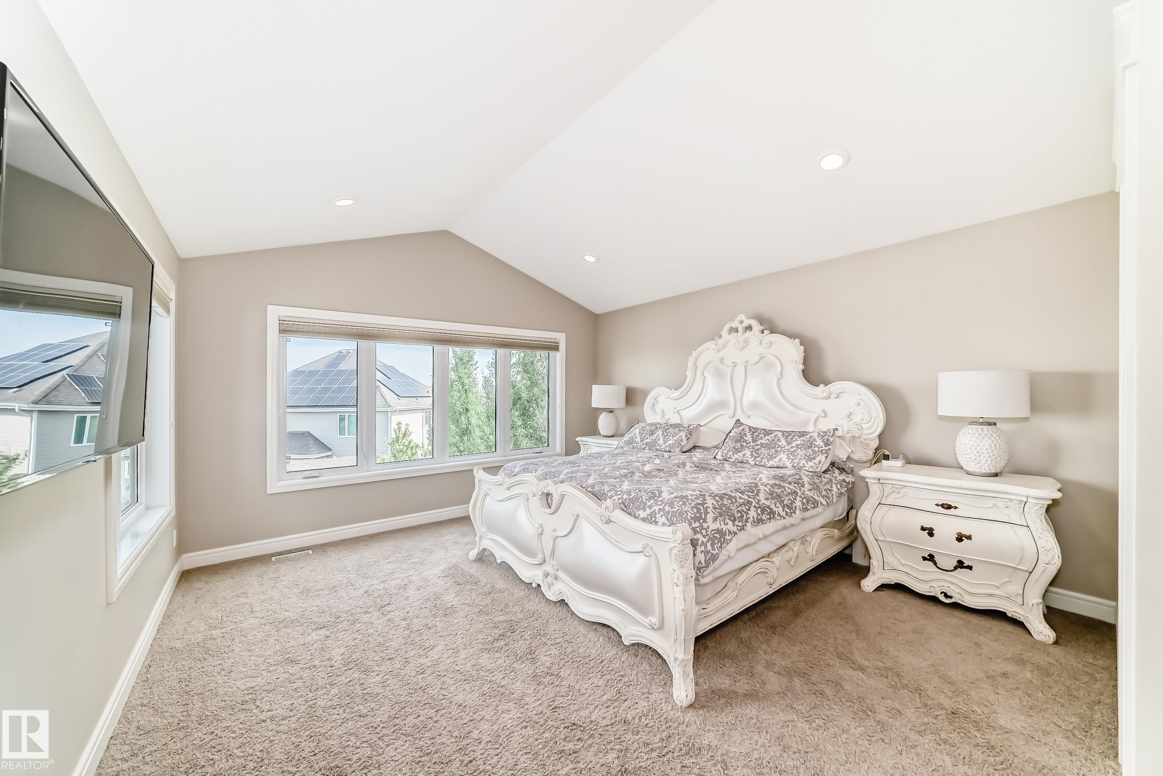 9034 24 Ave Sw, Edmonton, AB - Indoor Photo Showing Bedroom