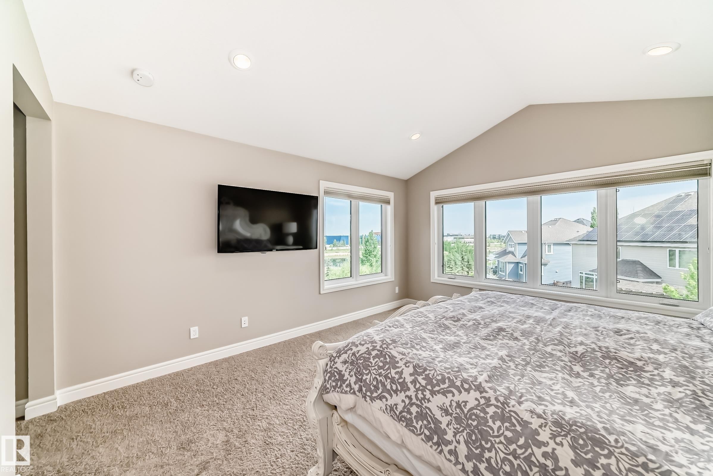 9034 24 Ave Sw, Edmonton, AB - Indoor Photo Showing Bedroom
