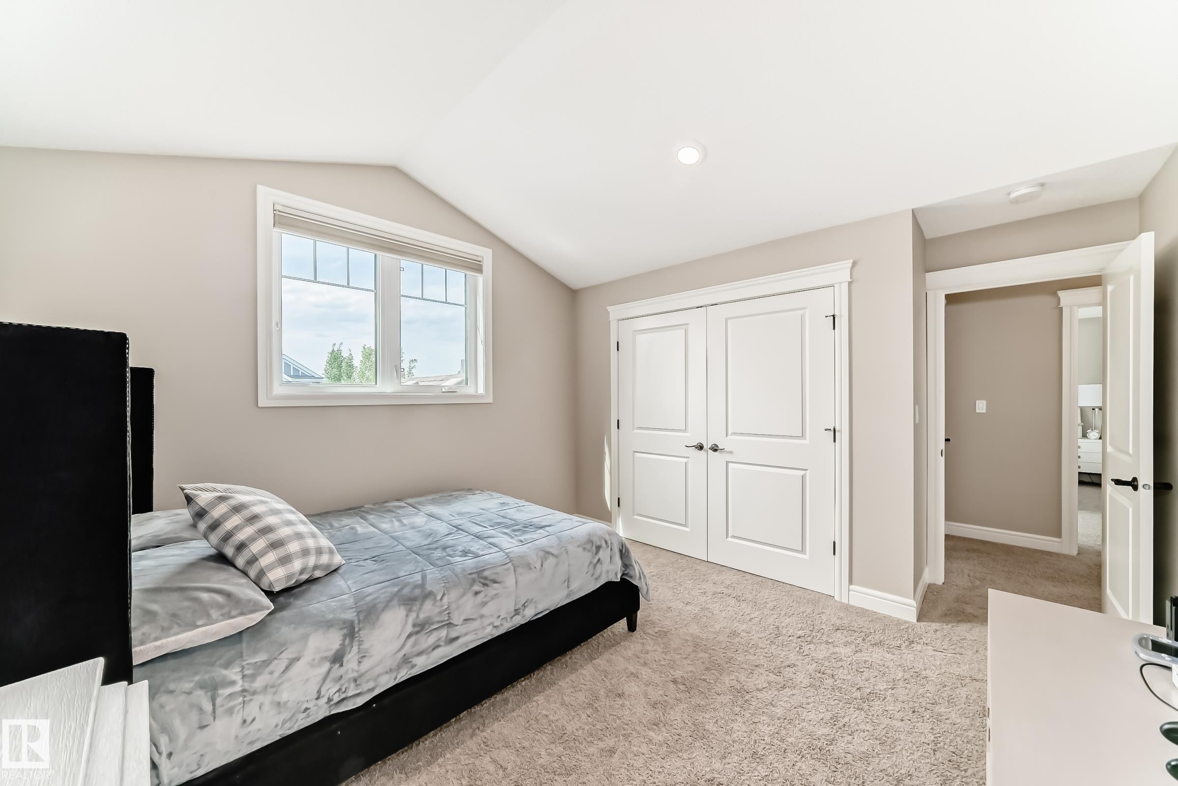 9034 24 Ave Sw, Edmonton, AB - Indoor Photo Showing Other Room
