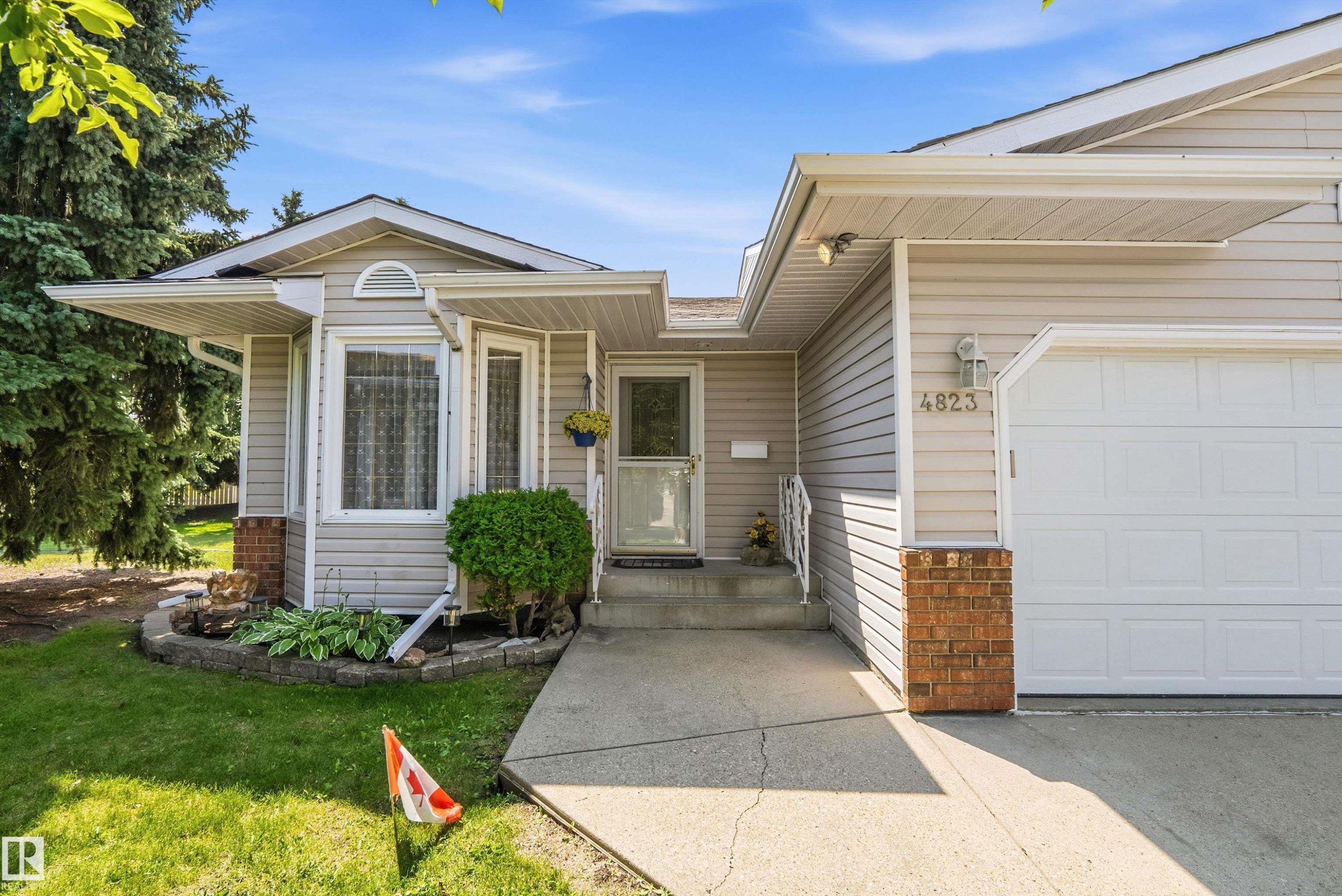 4823 32 Avenue Nw, Edmonton, AB - Outdoor
