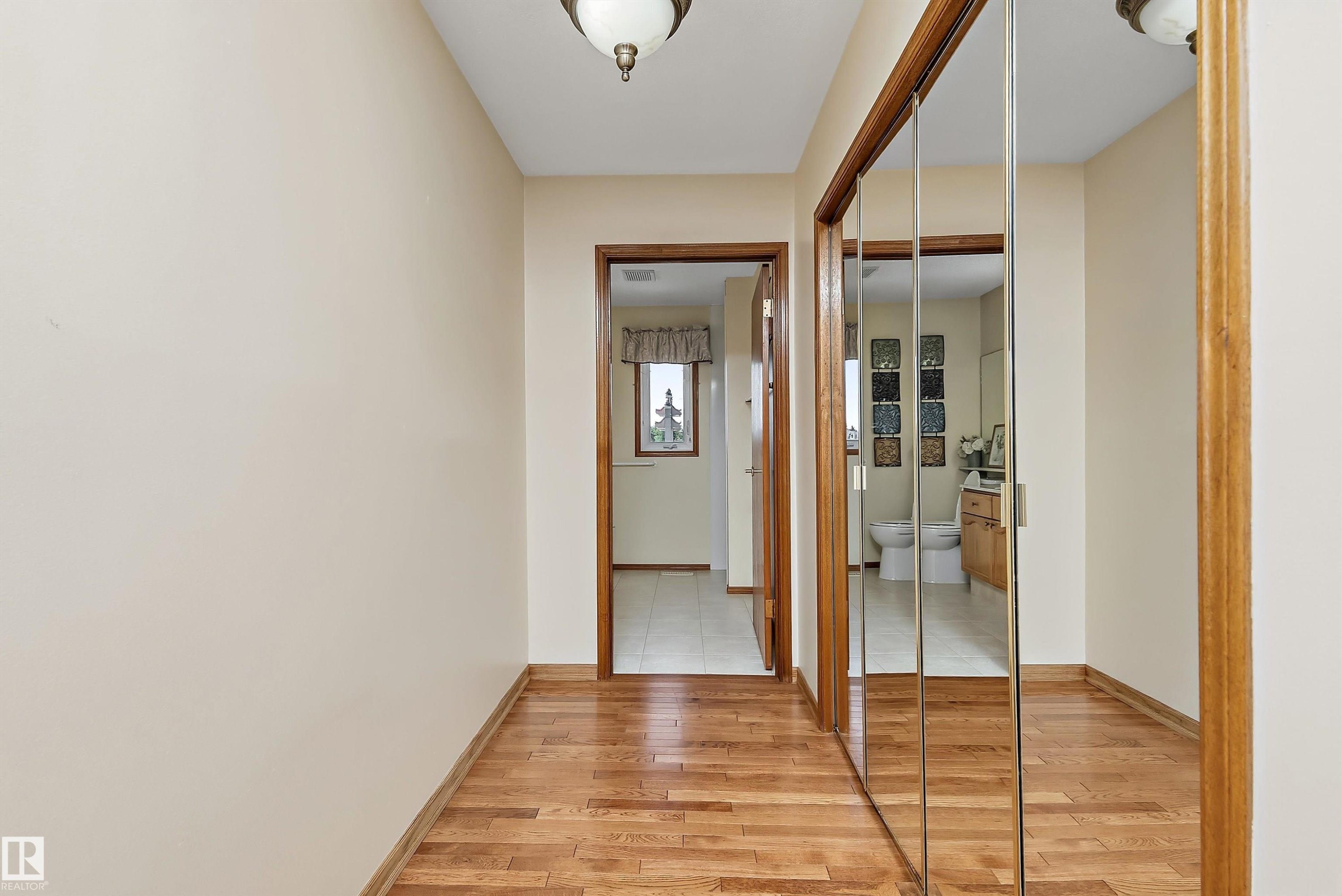 4823 32 Avenue Nw, Edmonton, AB - Indoor Photo Showing Other Room