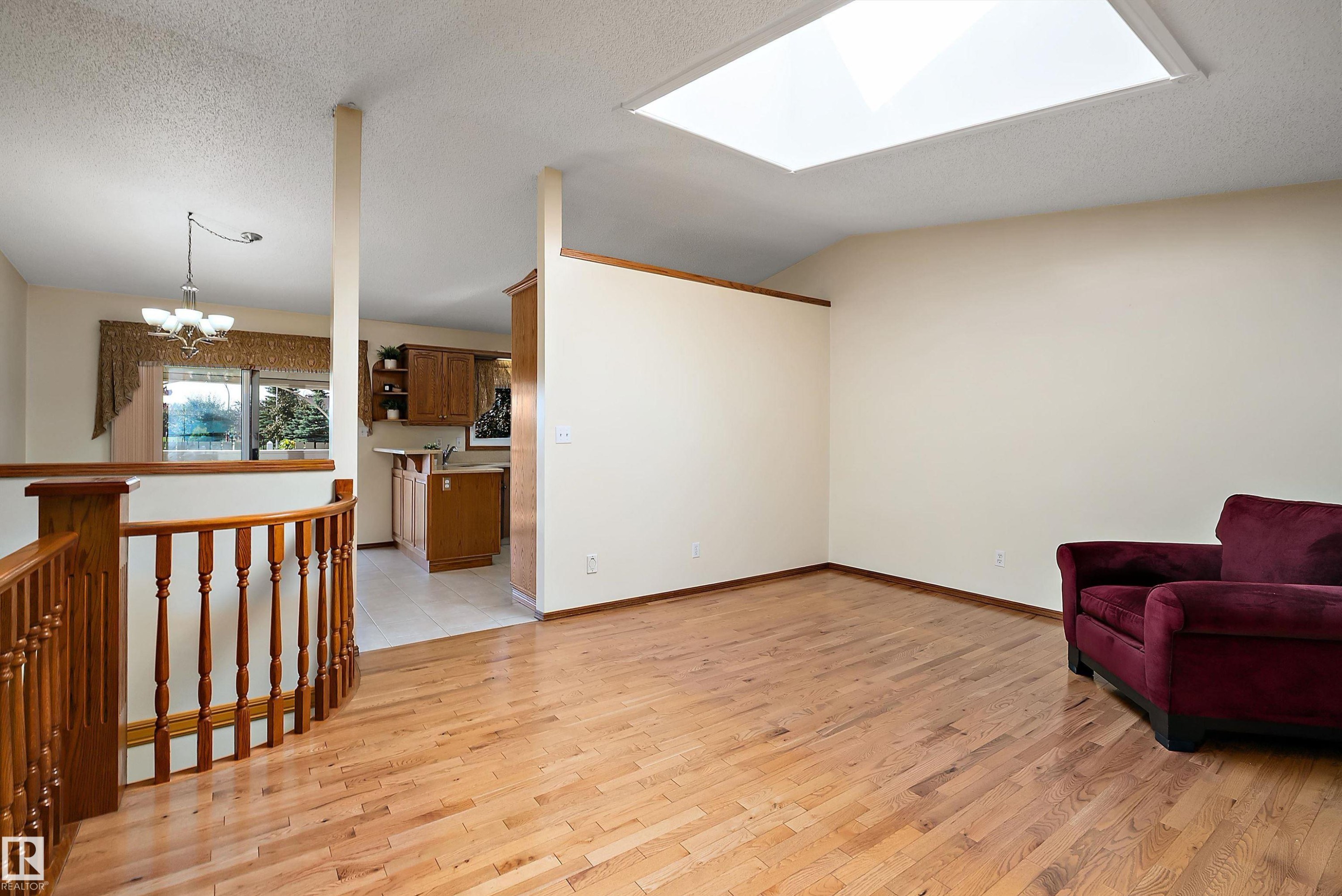 4823 32 Avenue Nw, Edmonton, AB - Indoor Photo Showing Other Room