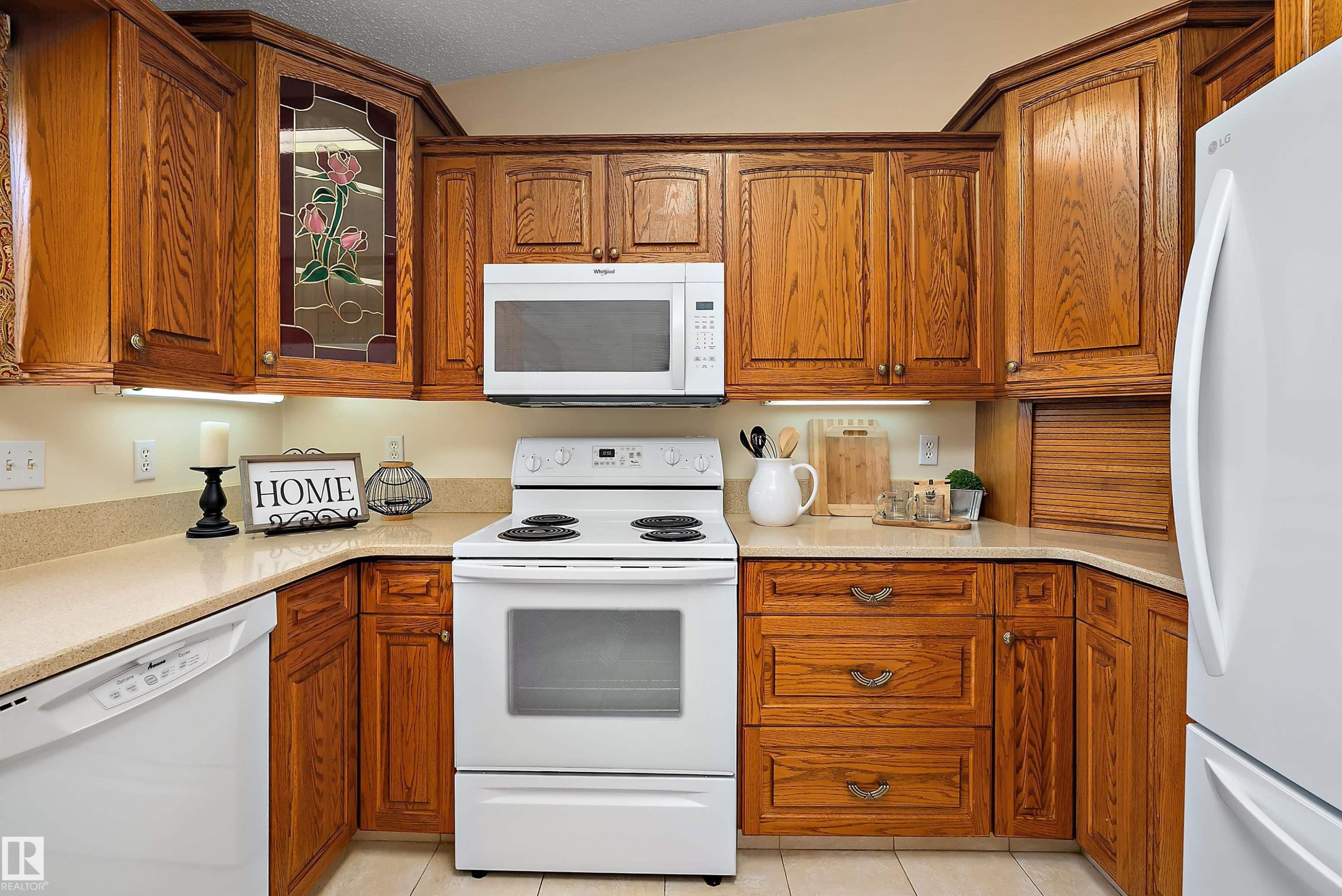 4823 32 Avenue Nw, Edmonton, AB - Indoor Photo Showing Kitchen