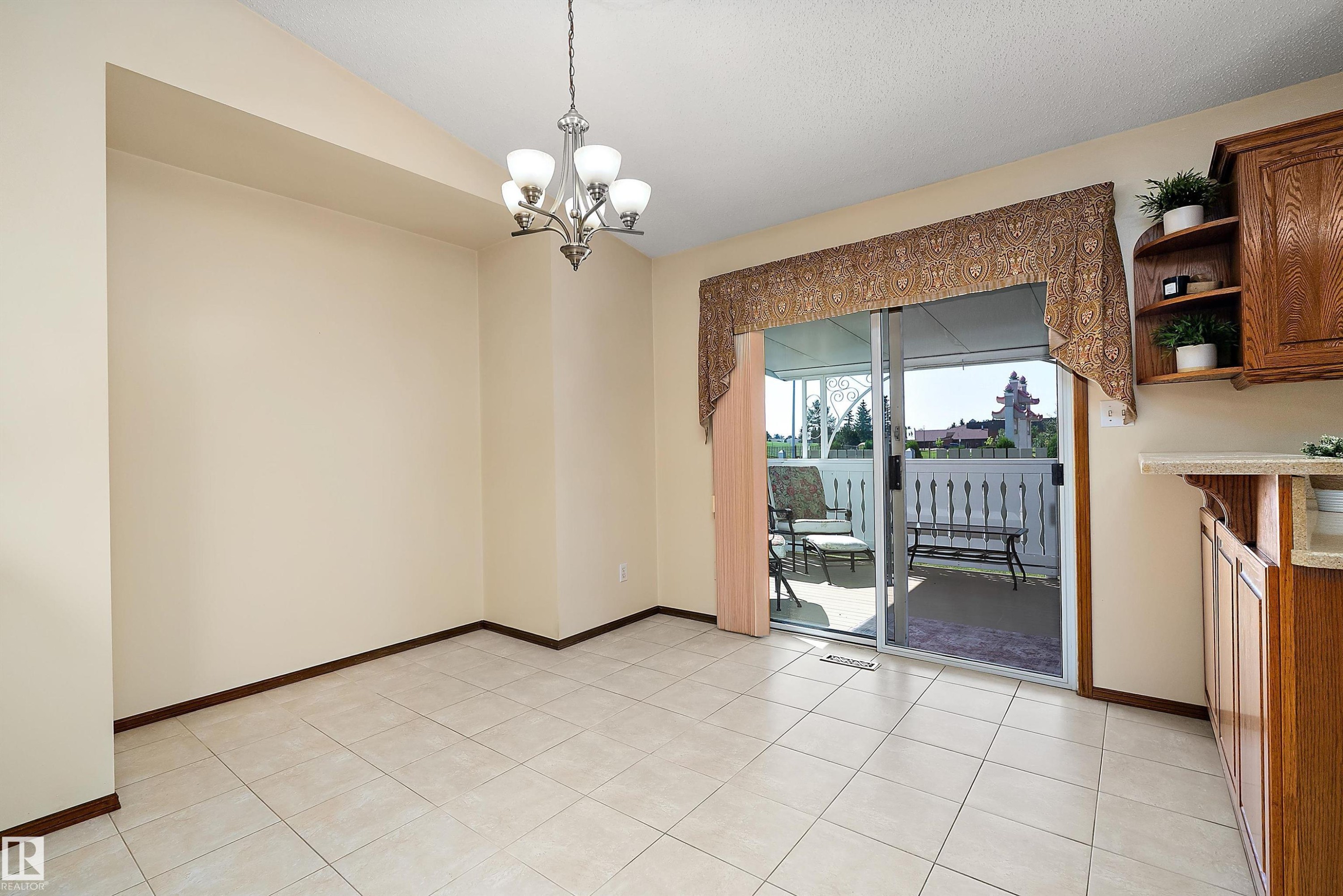 4823 32 Avenue Nw, Edmonton, AB - Indoor