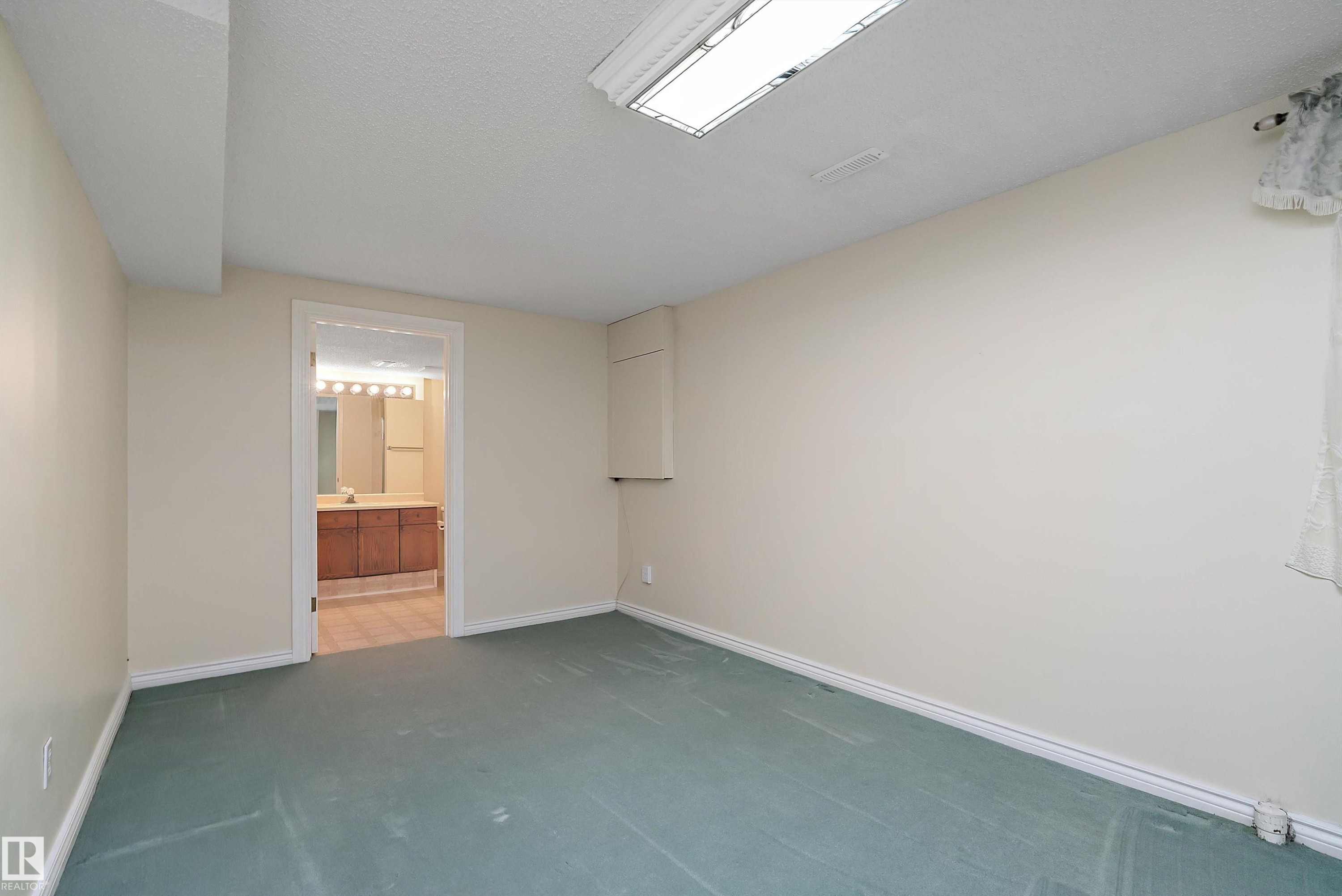 4823 32 Avenue Nw, Edmonton, AB - Indoor Photo Showing Other Room