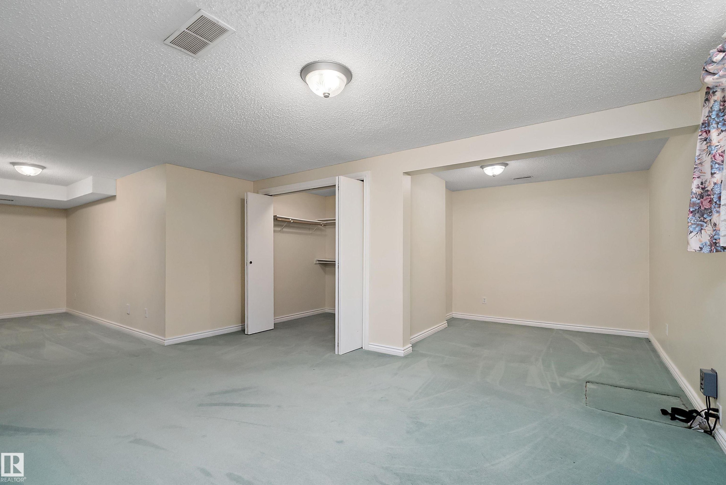 4823 32 Avenue Nw, Edmonton, AB - Indoor Photo Showing Other Room