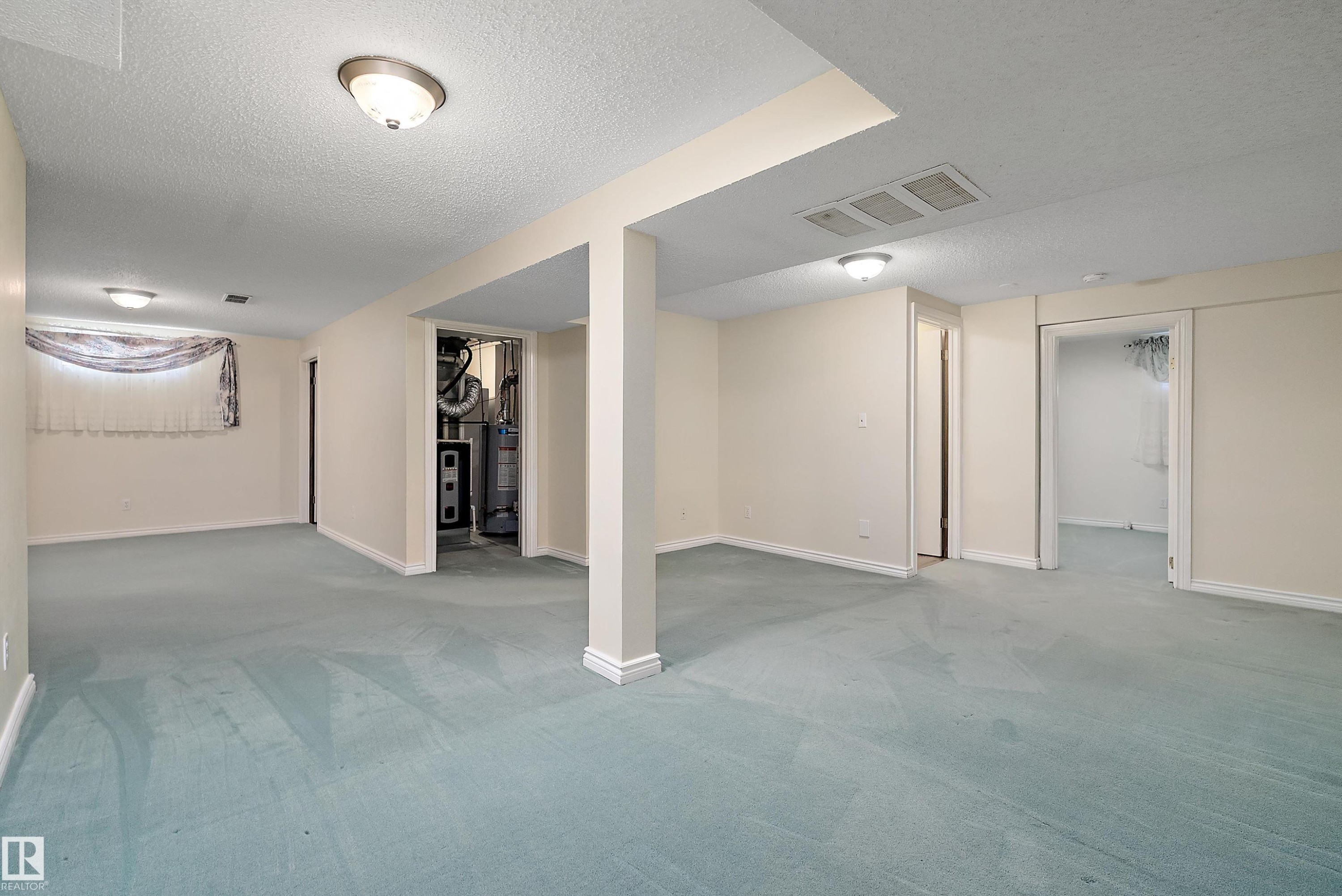 4823 32 Avenue Nw, Edmonton, AB - Indoor