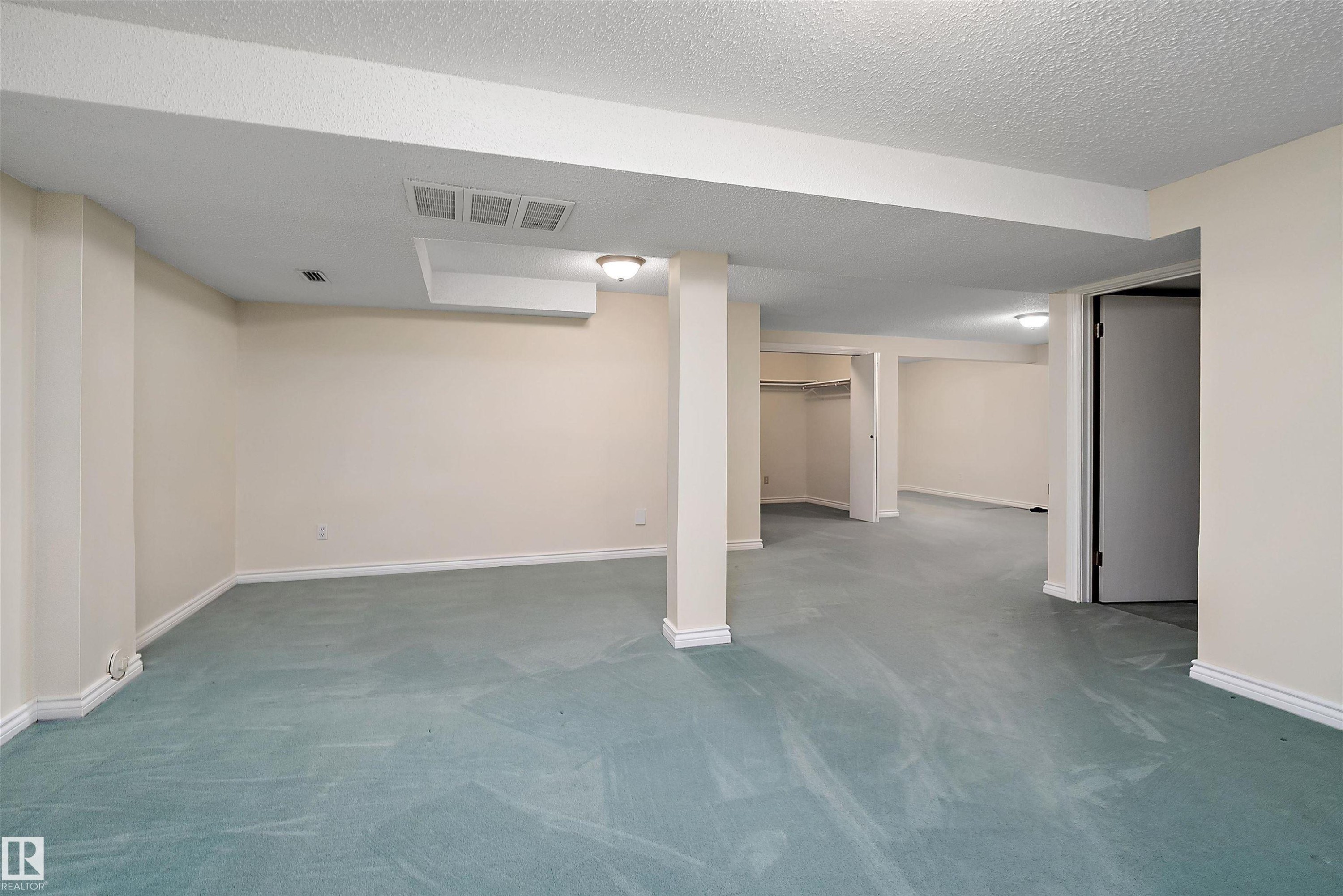 4823 32 Avenue Nw, Edmonton, AB - Indoor