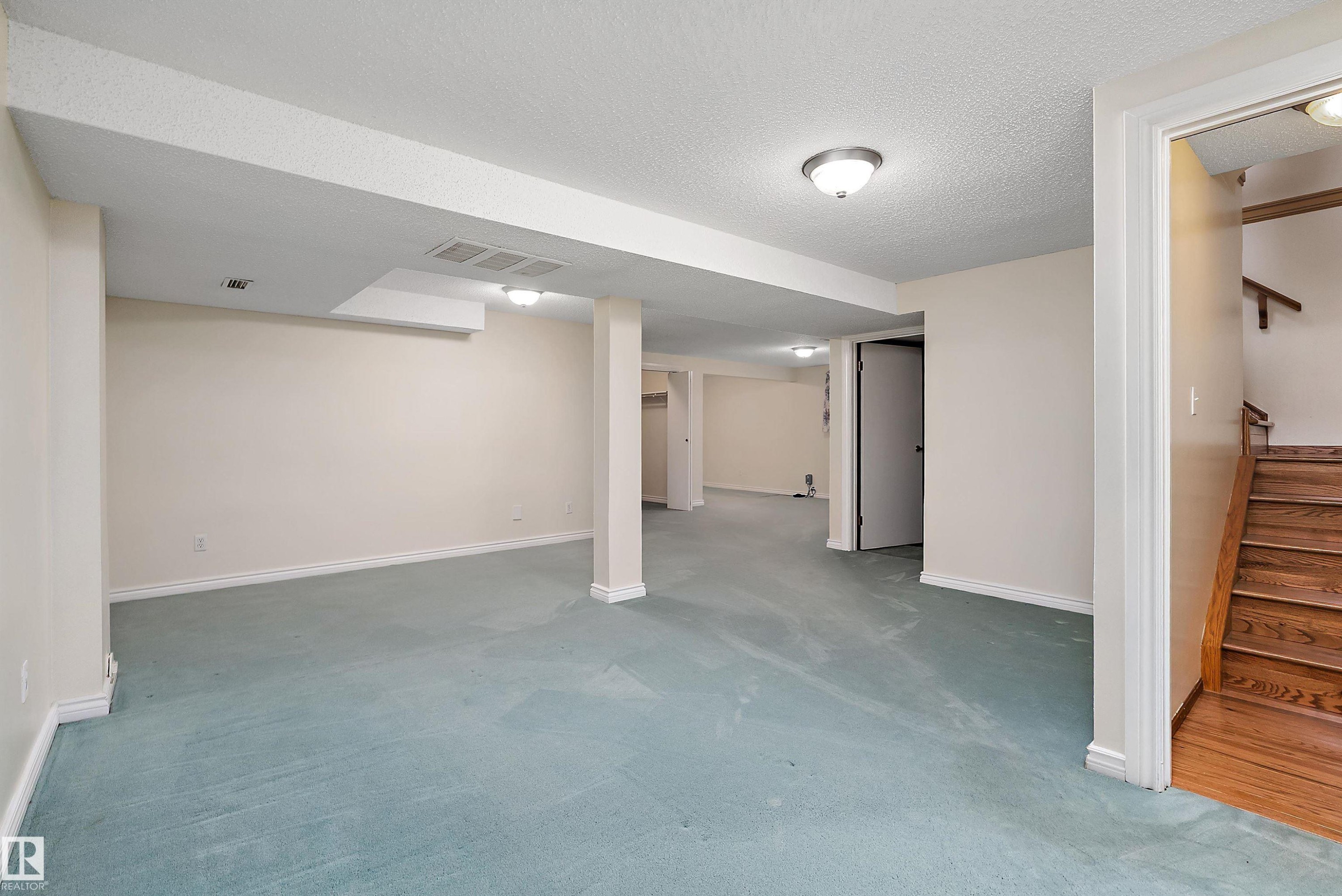 4823 32 Avenue Nw, Edmonton, AB - Indoor