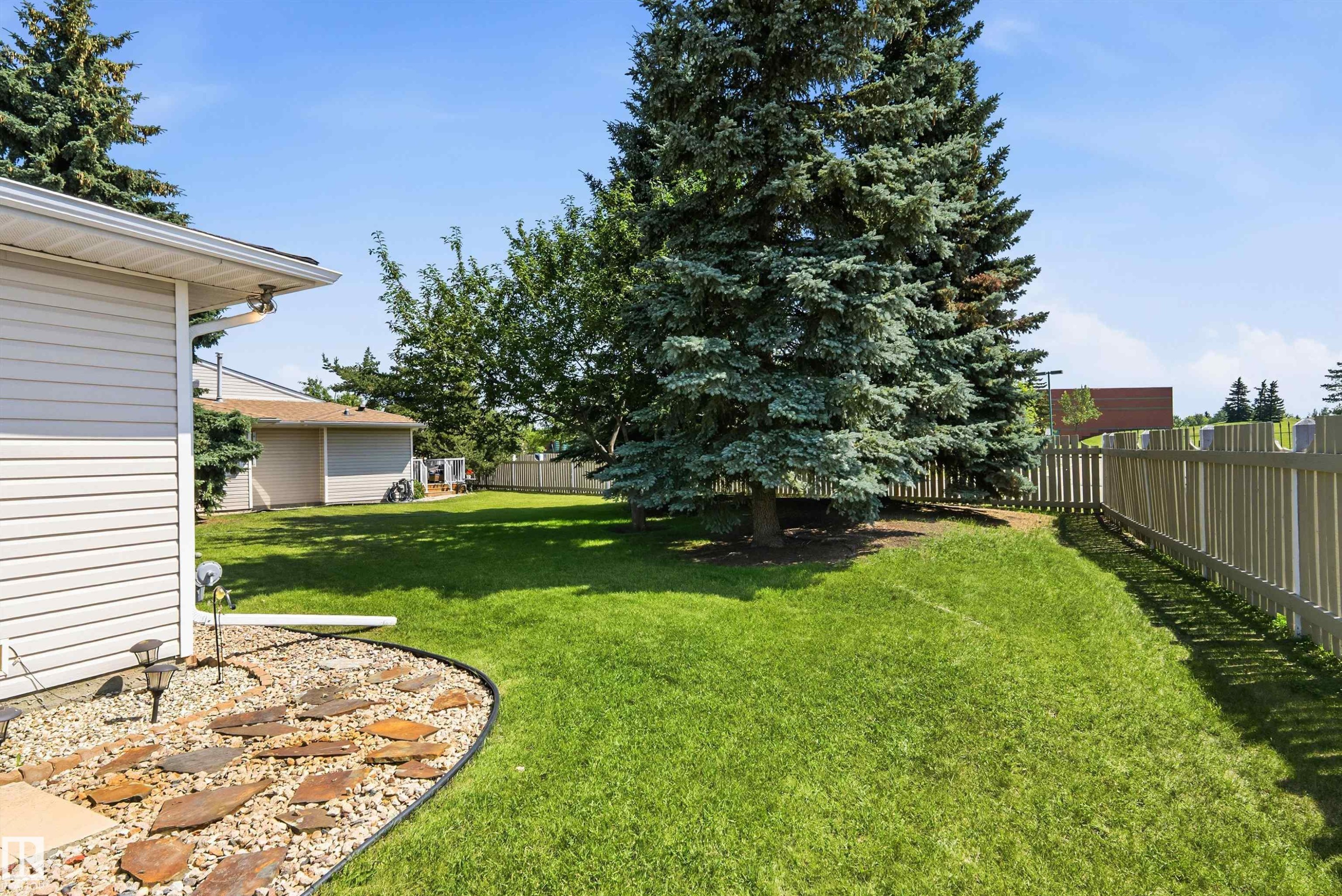 4823 32 Avenue Nw, Edmonton, AB - Outdoor