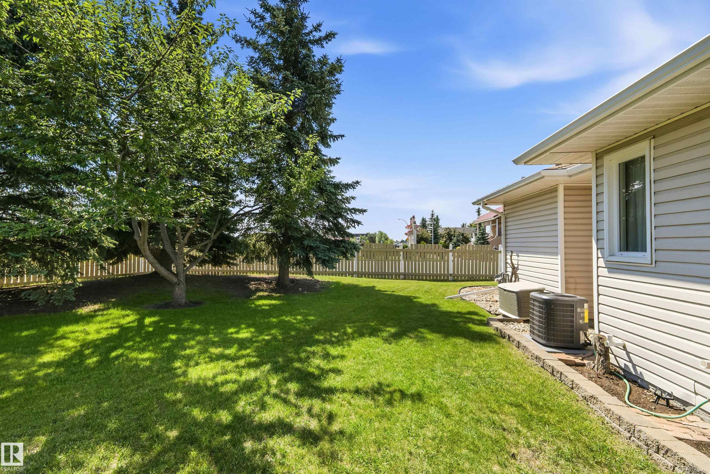 4823 32 Avenue Nw, Edmonton, AB - Outdoor