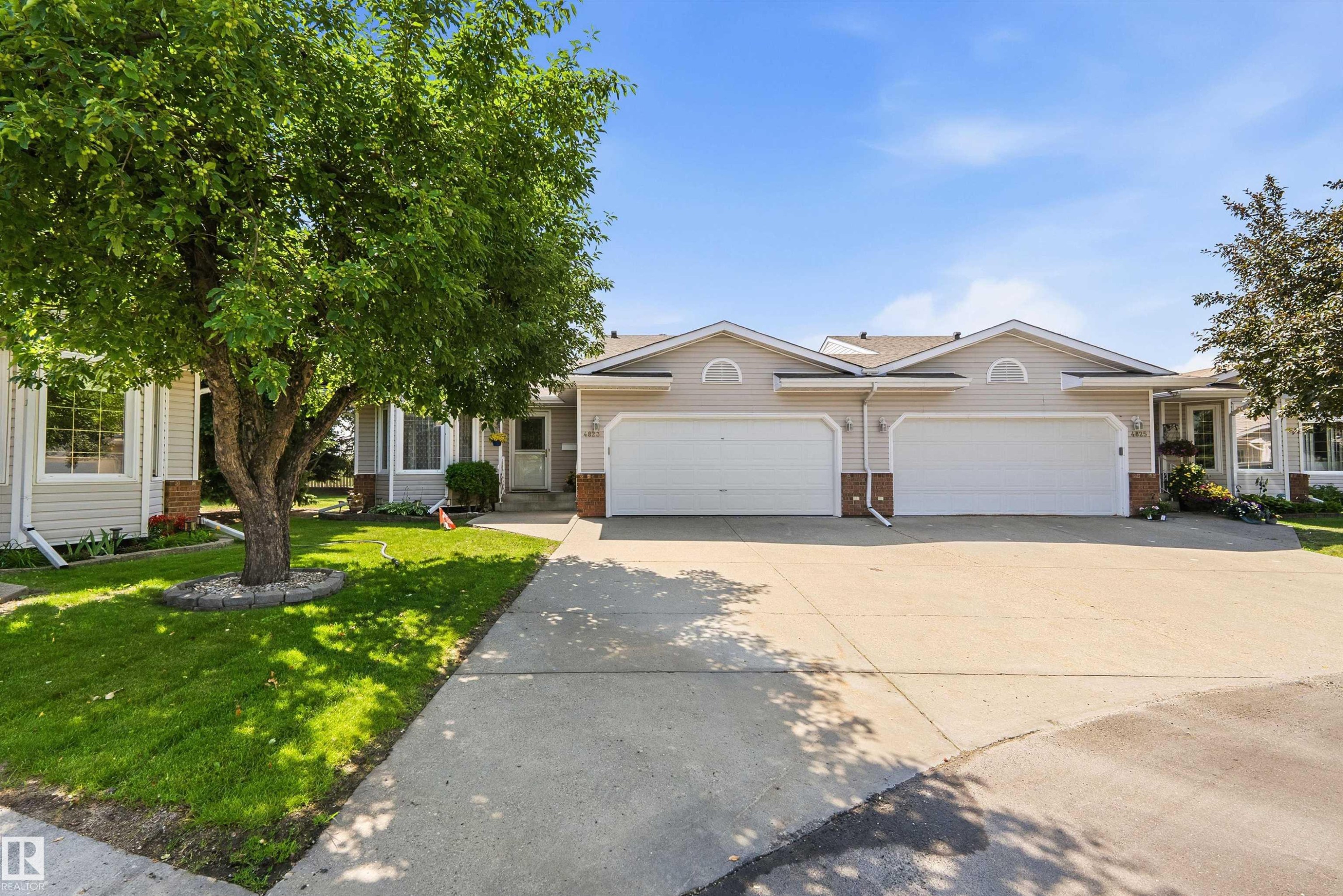 4823 32 Avenue Nw, Edmonton, AB - Outdoor With Facade