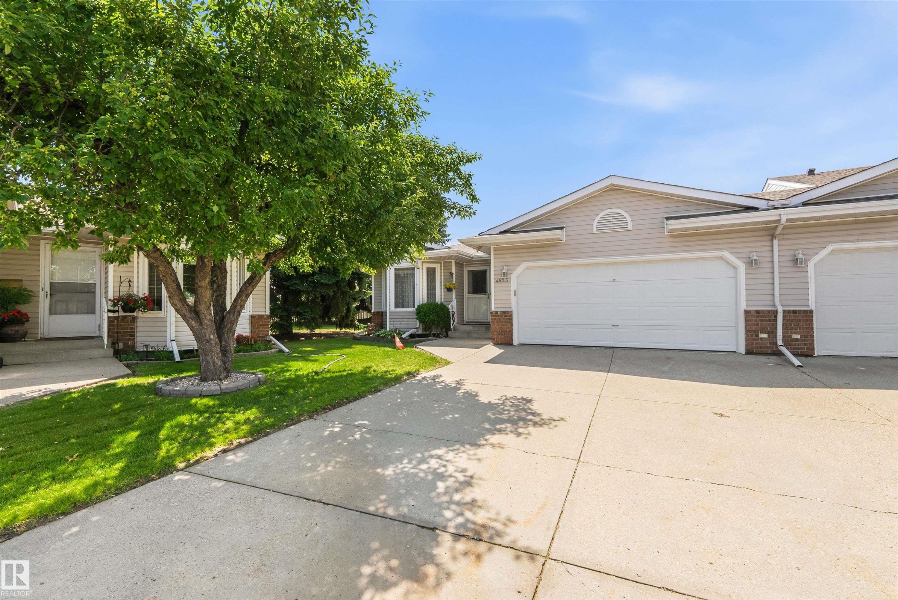 4823 32 Avenue Nw, Edmonton, AB - Outdoor With Facade