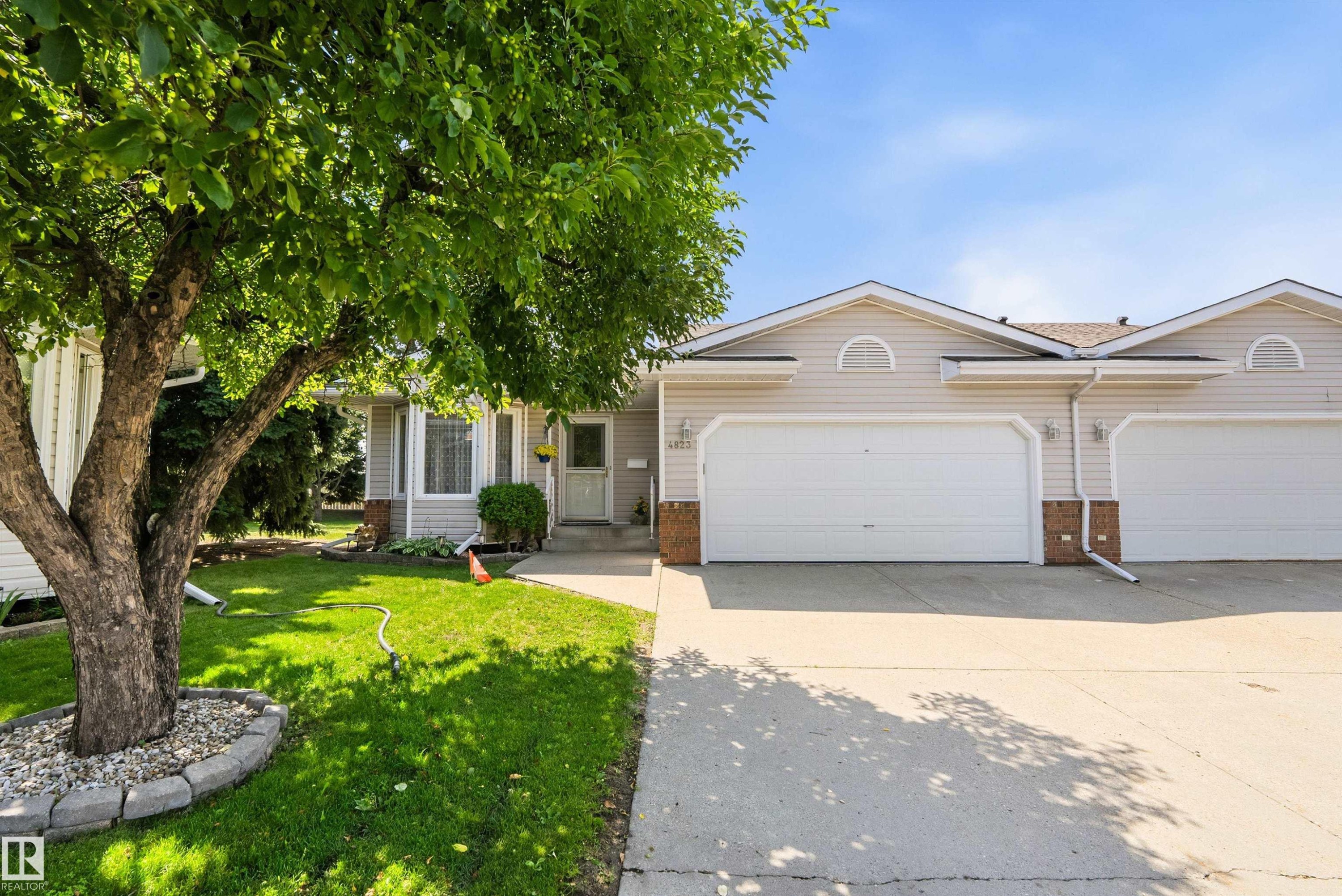4823 32 Avenue Nw, Edmonton, AB - Outdoor With Facade