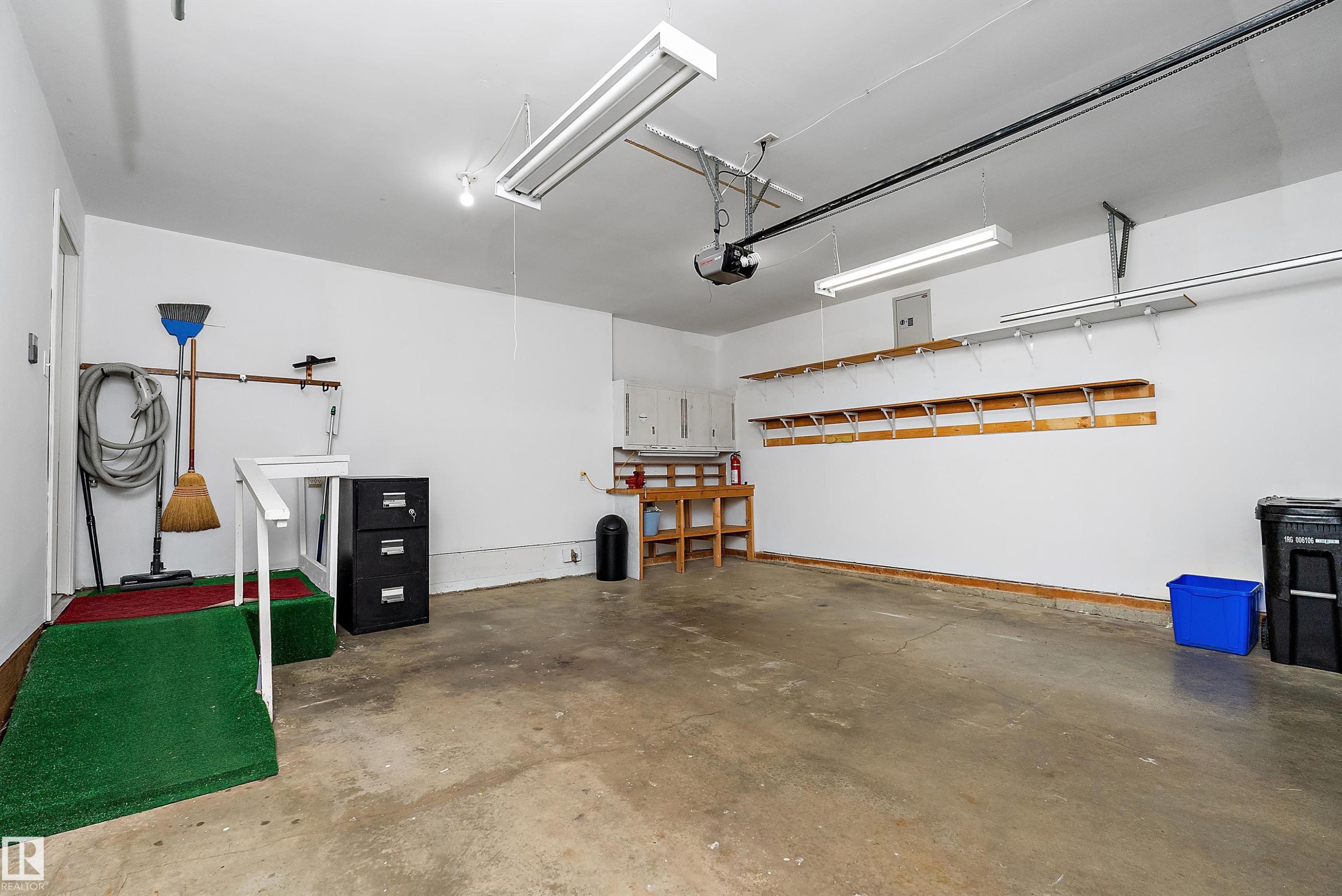 4823 32 Avenue Nw, Edmonton, AB - Indoor Photo Showing Garage