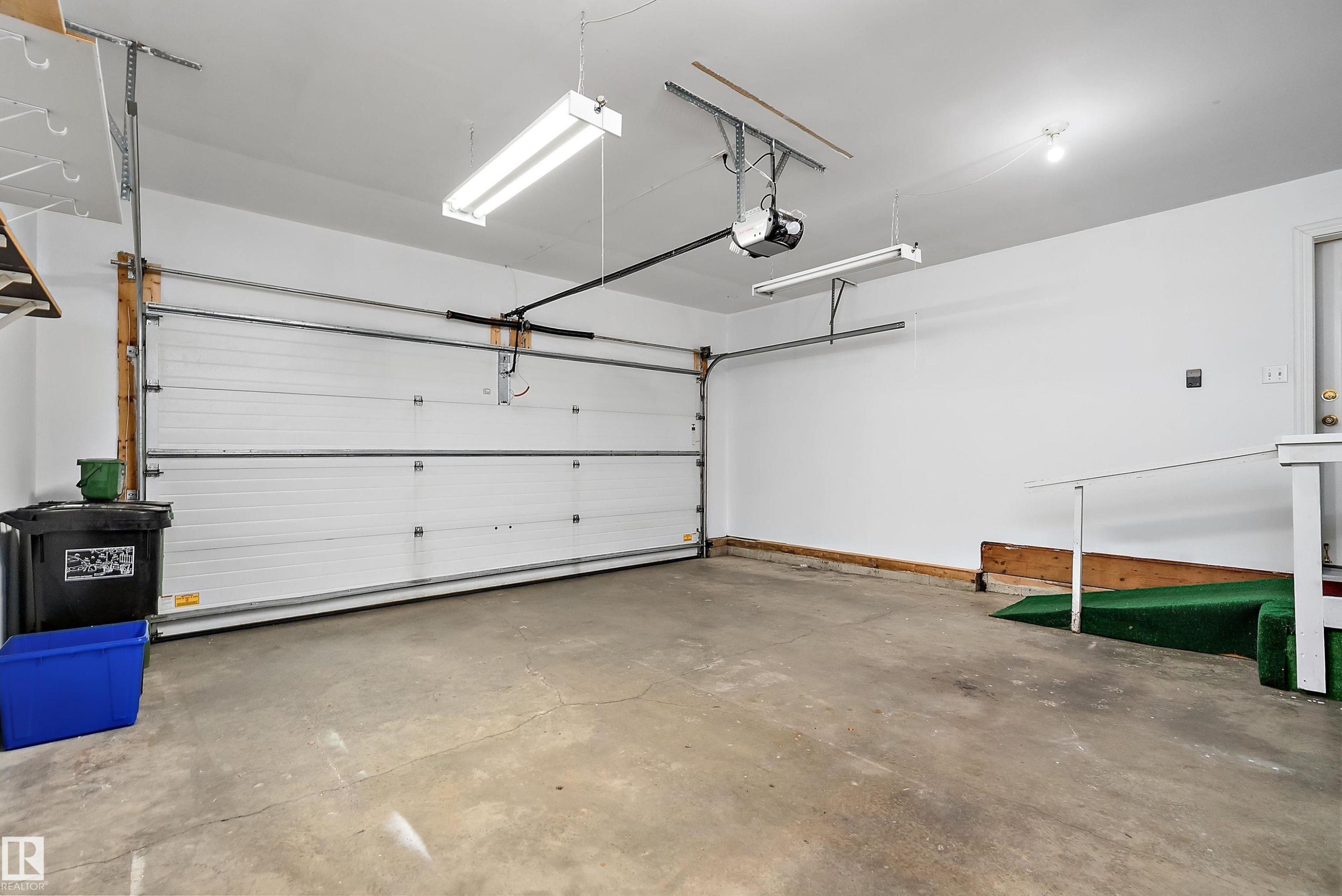 4823 32 Avenue Nw, Edmonton, AB - Indoor Photo Showing Garage