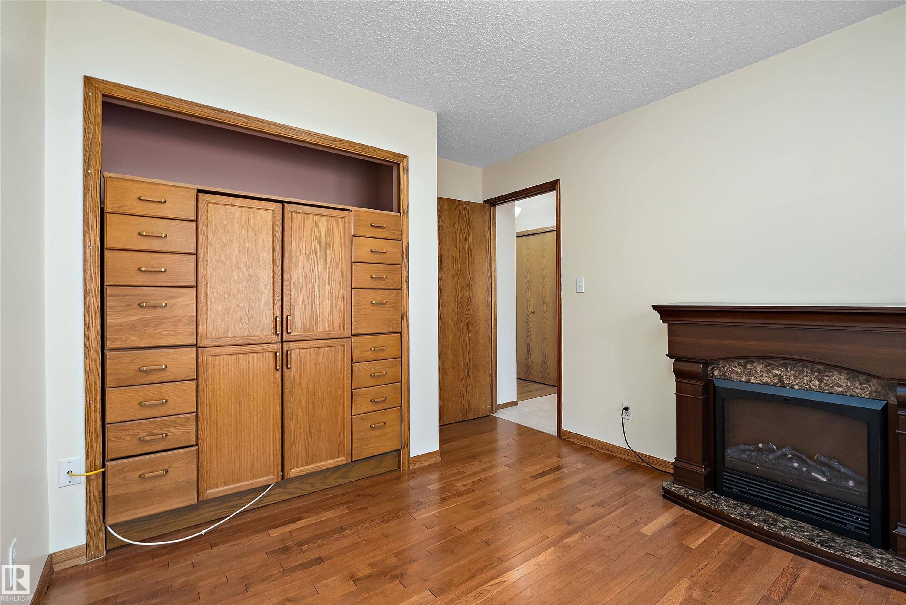 4823 32 Avenue Nw, Edmonton, AB - Indoor Photo Showing Living Room With Fireplace