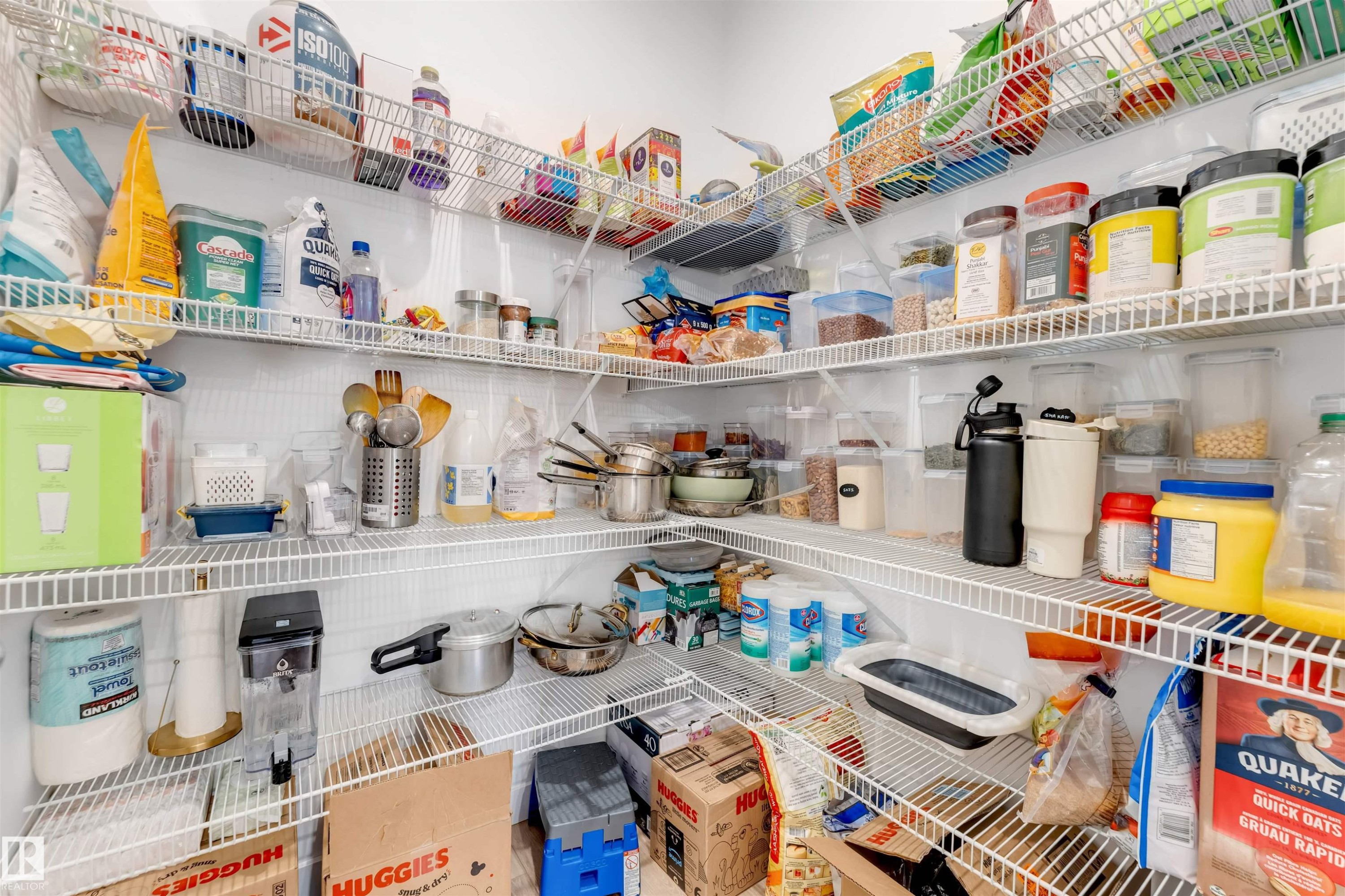 1647 13 Street Nw, Edmonton, AB - Indoor With Storage