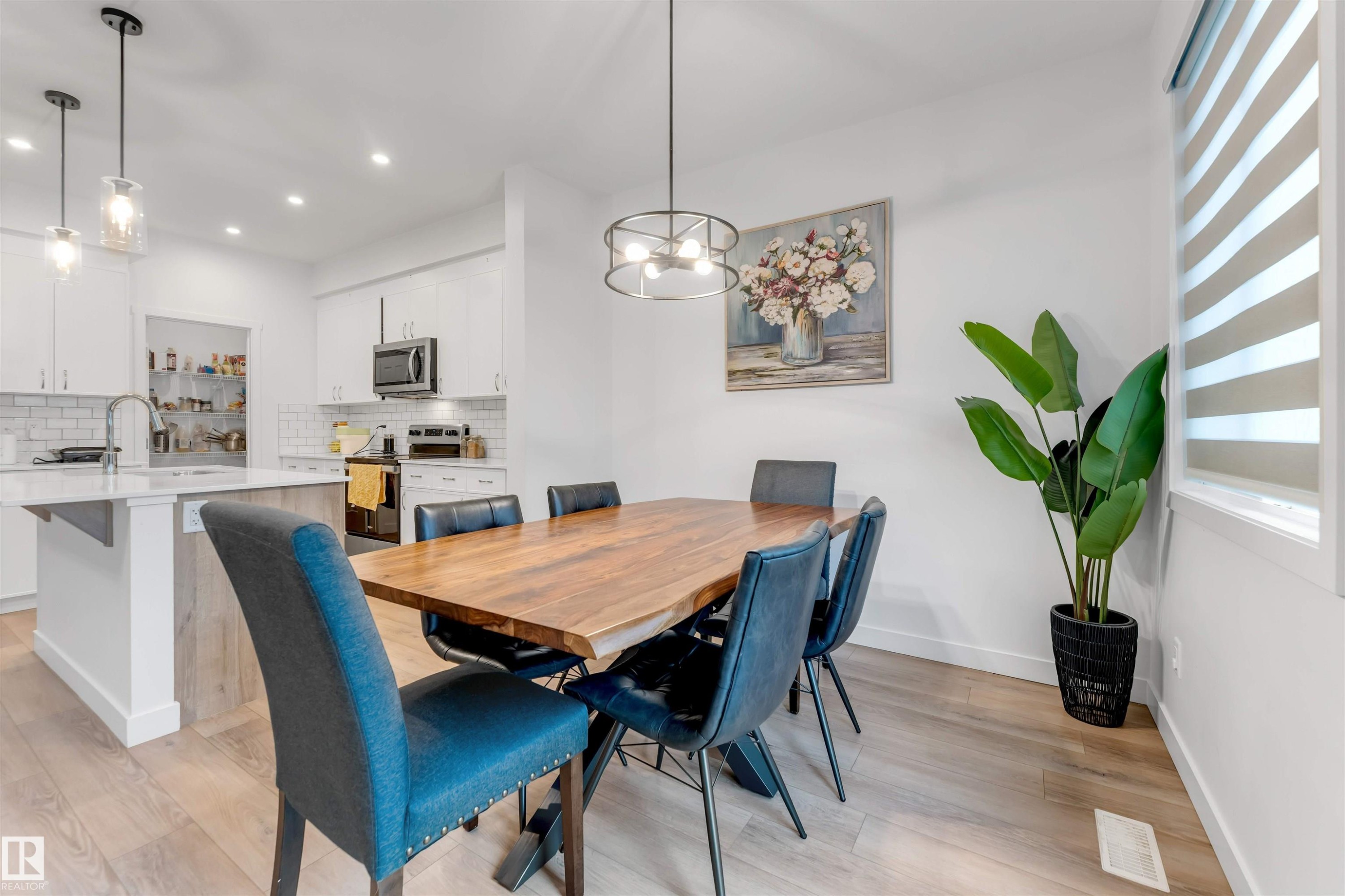 1647 13 Street Nw, Edmonton, AB - Indoor Photo Showing Dining Room