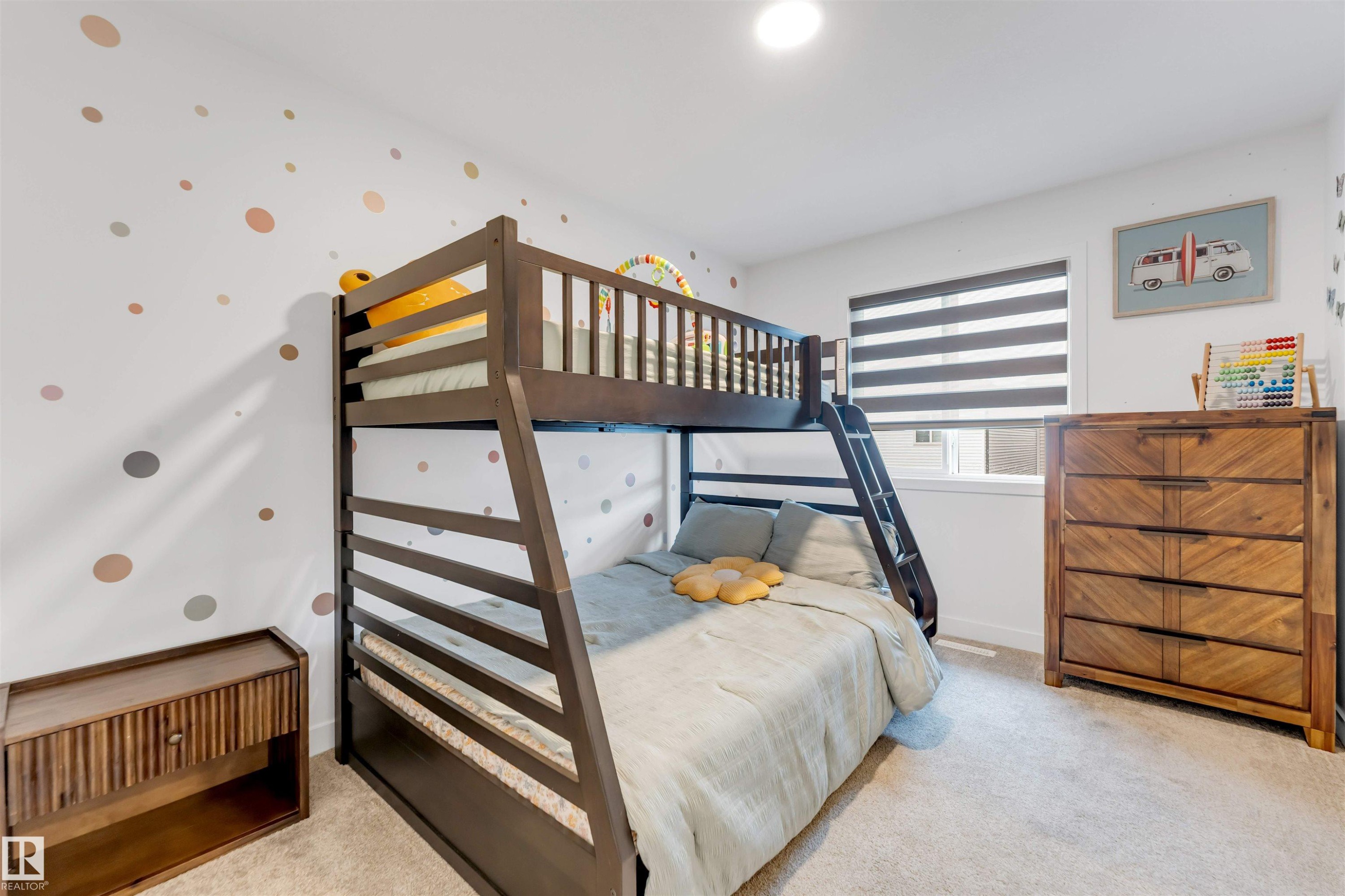 1647 13 Street Nw, Edmonton, AB - Indoor Photo Showing Bedroom