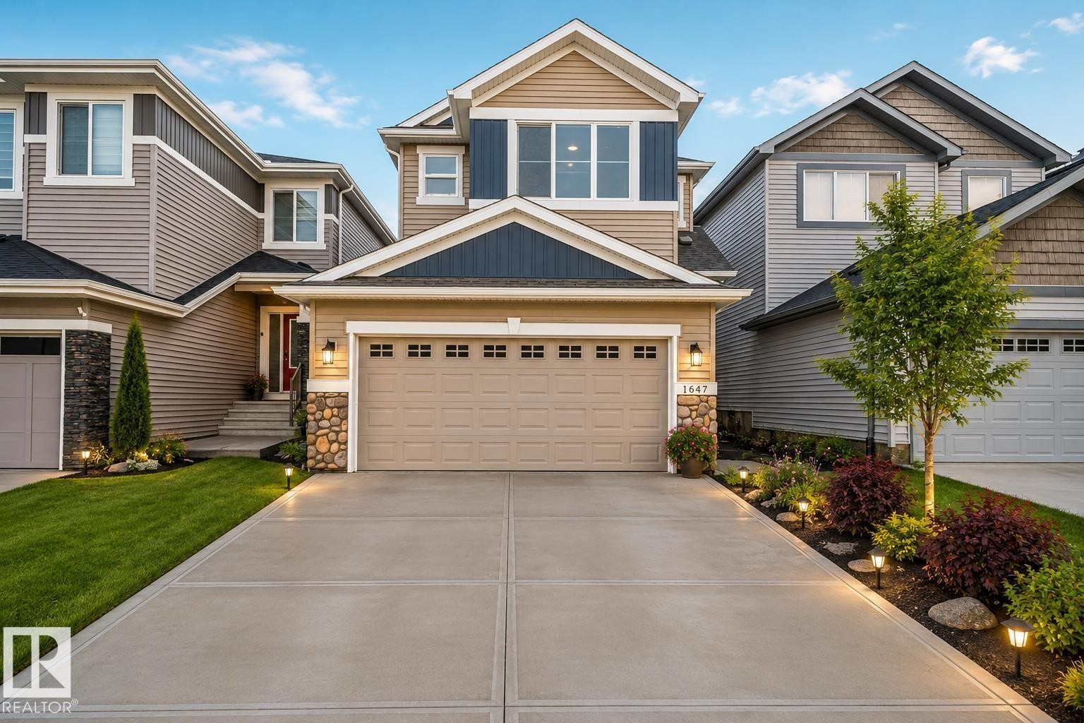 1647 13 Street Nw, Edmonton, AB - Outdoor With Facade