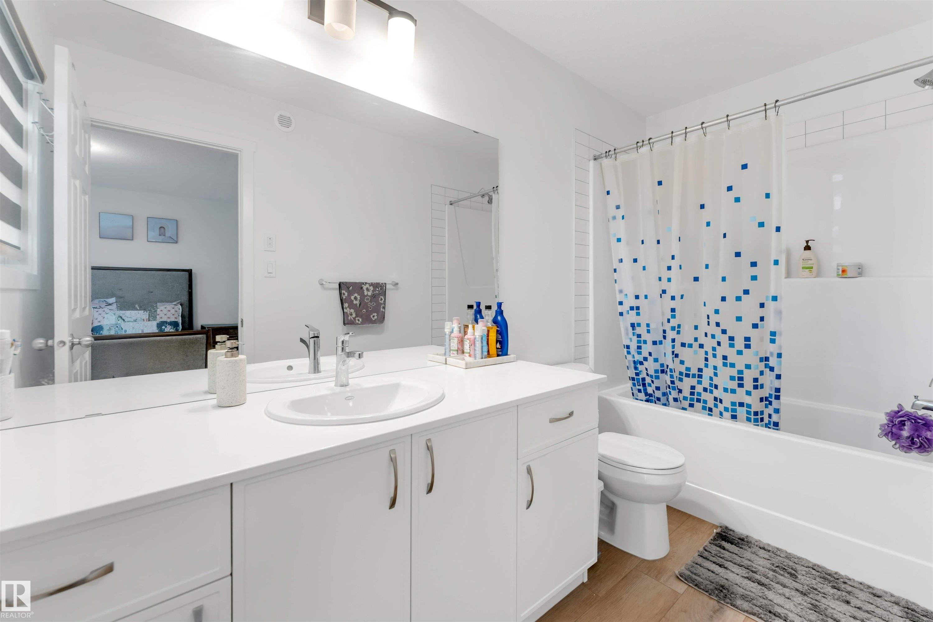 1647 13 Street Nw, Edmonton, AB - Indoor Photo Showing Bathroom