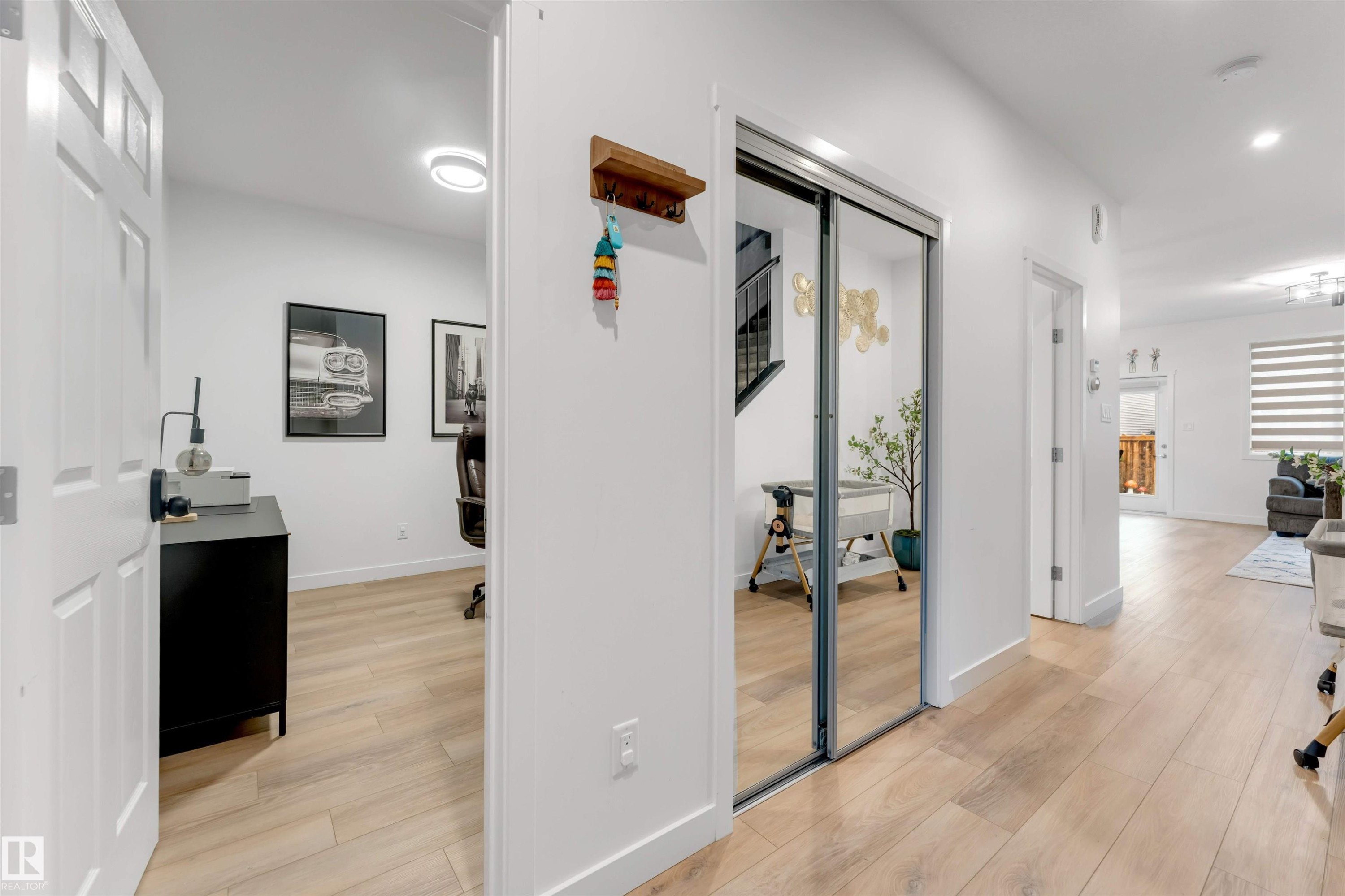 1647 13 Street Nw, Edmonton, AB - Indoor Photo Showing Other Room