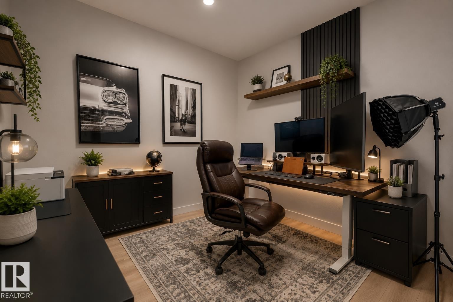 1647 13 Street Nw, Edmonton, AB - Indoor Photo Showing Office