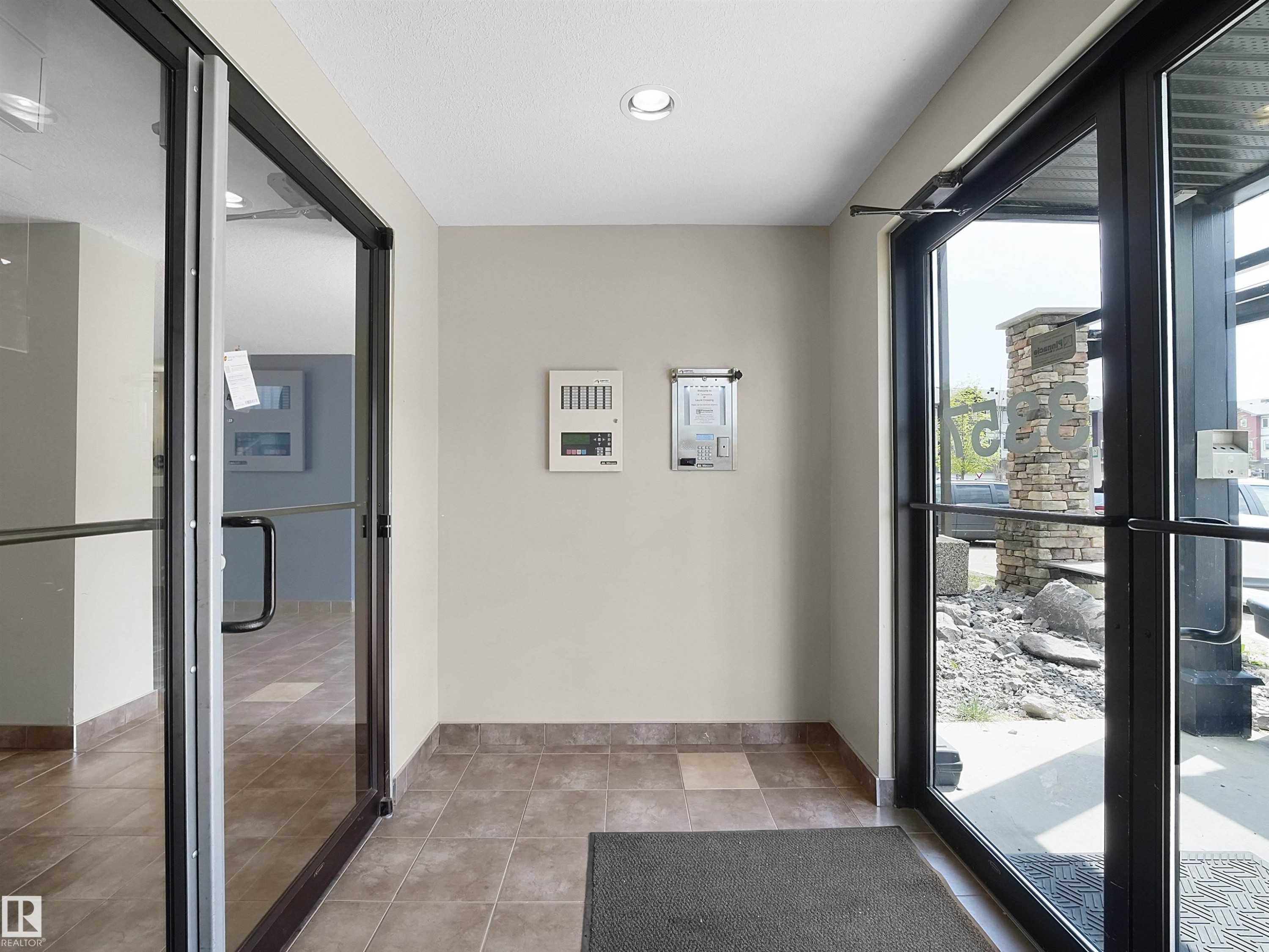 215 3357 16A Avenue, Edmonton, AB - Indoor Photo Showing Other Room