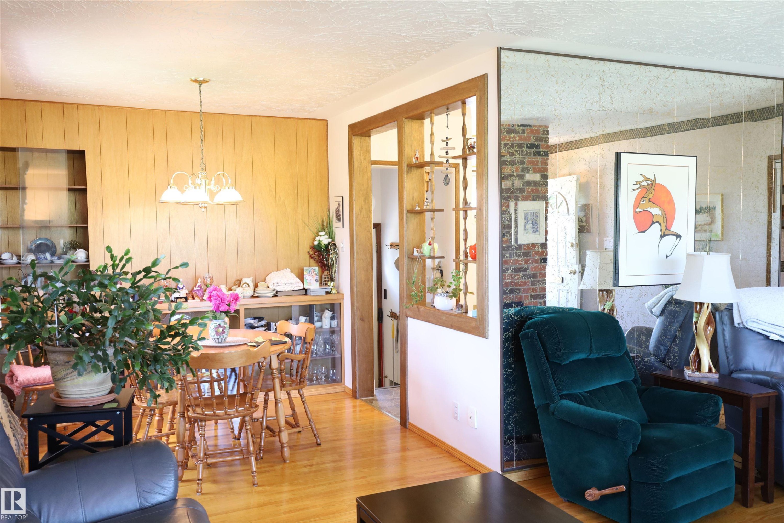 10715 132 Avenue Nw, Edmonton, AB - Indoor