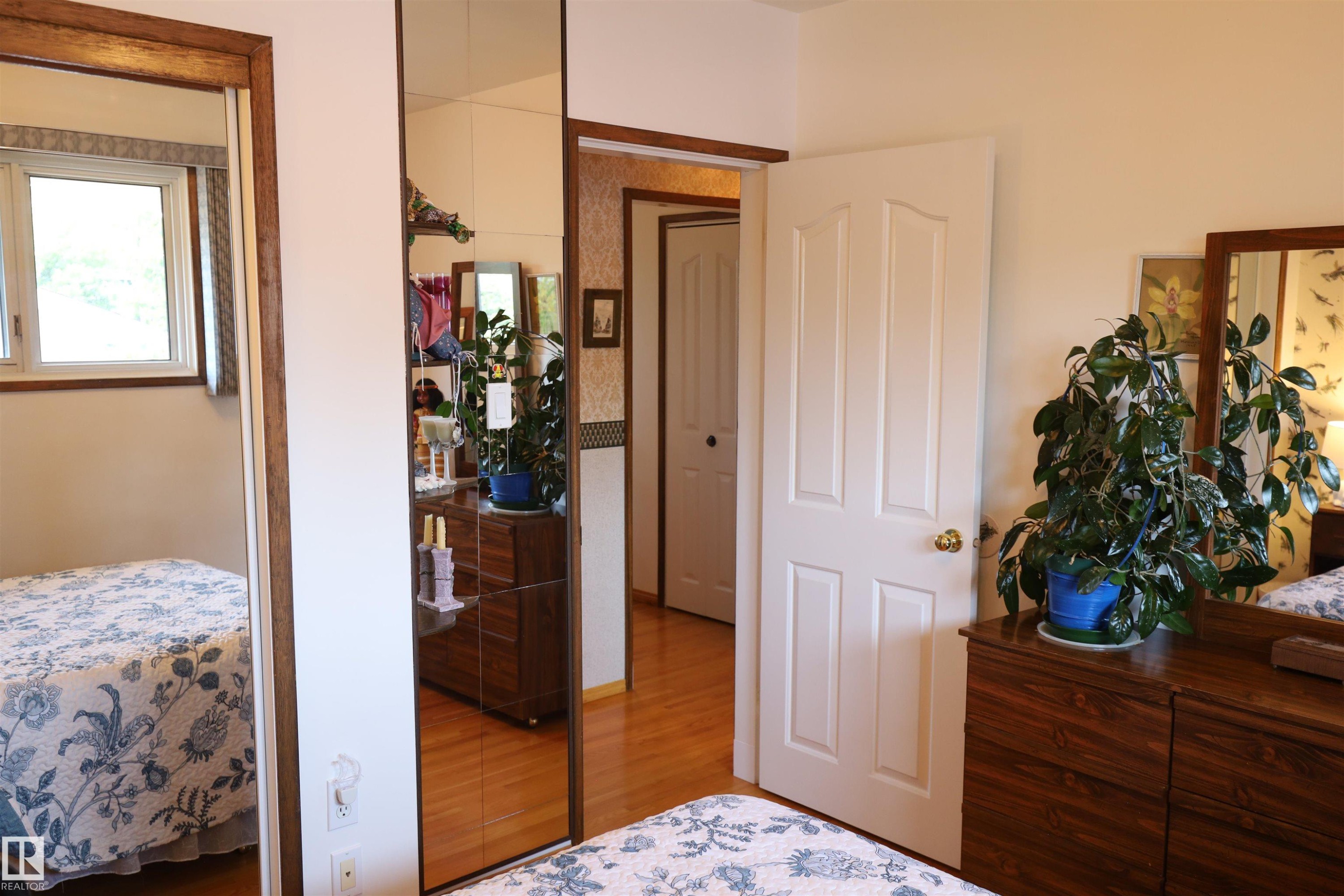 10715 132 Avenue Nw, Edmonton, AB - Indoor Photo Showing Bedroom