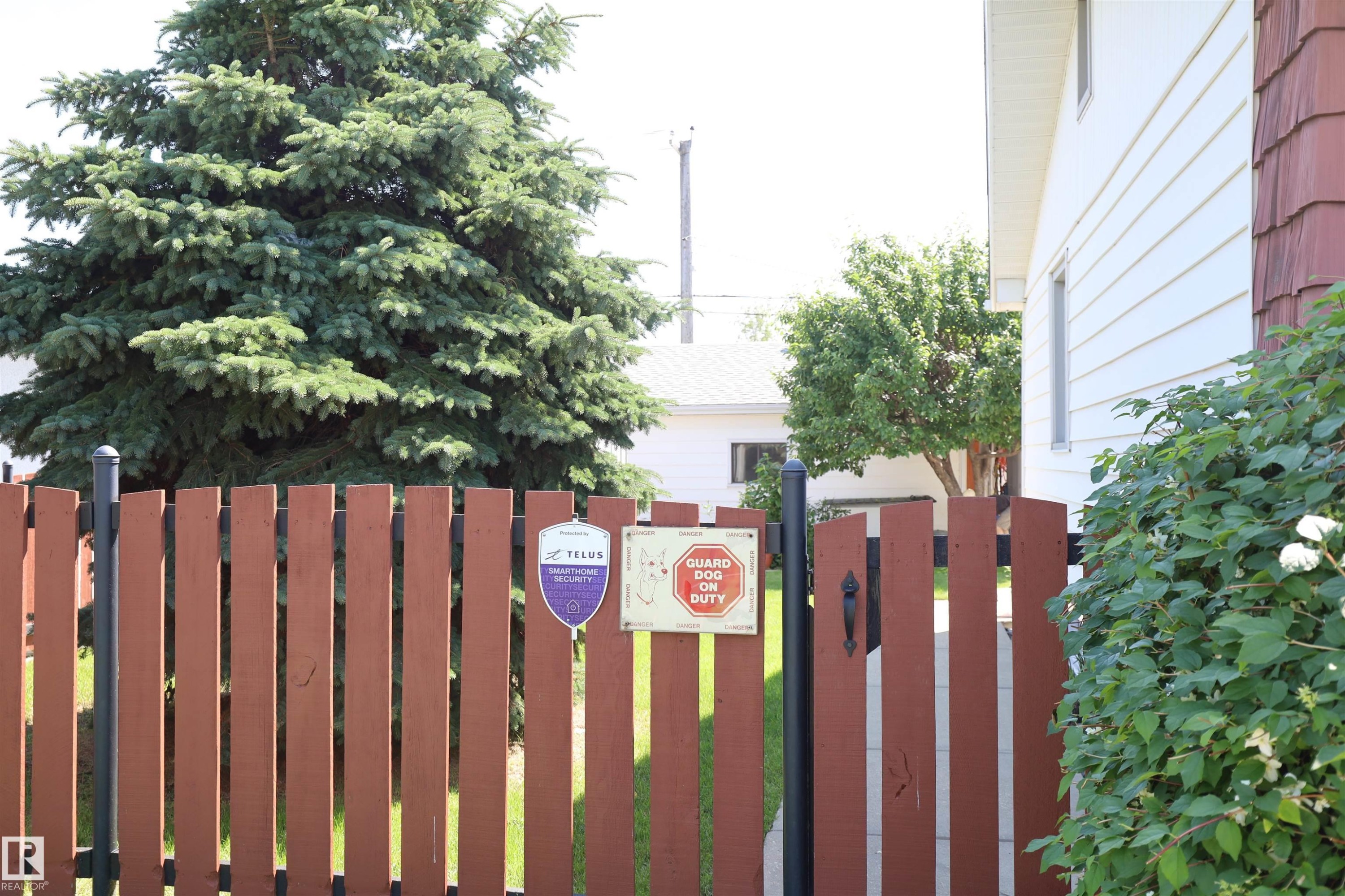 10715 132 Avenue Nw, Edmonton, AB - Outdoor