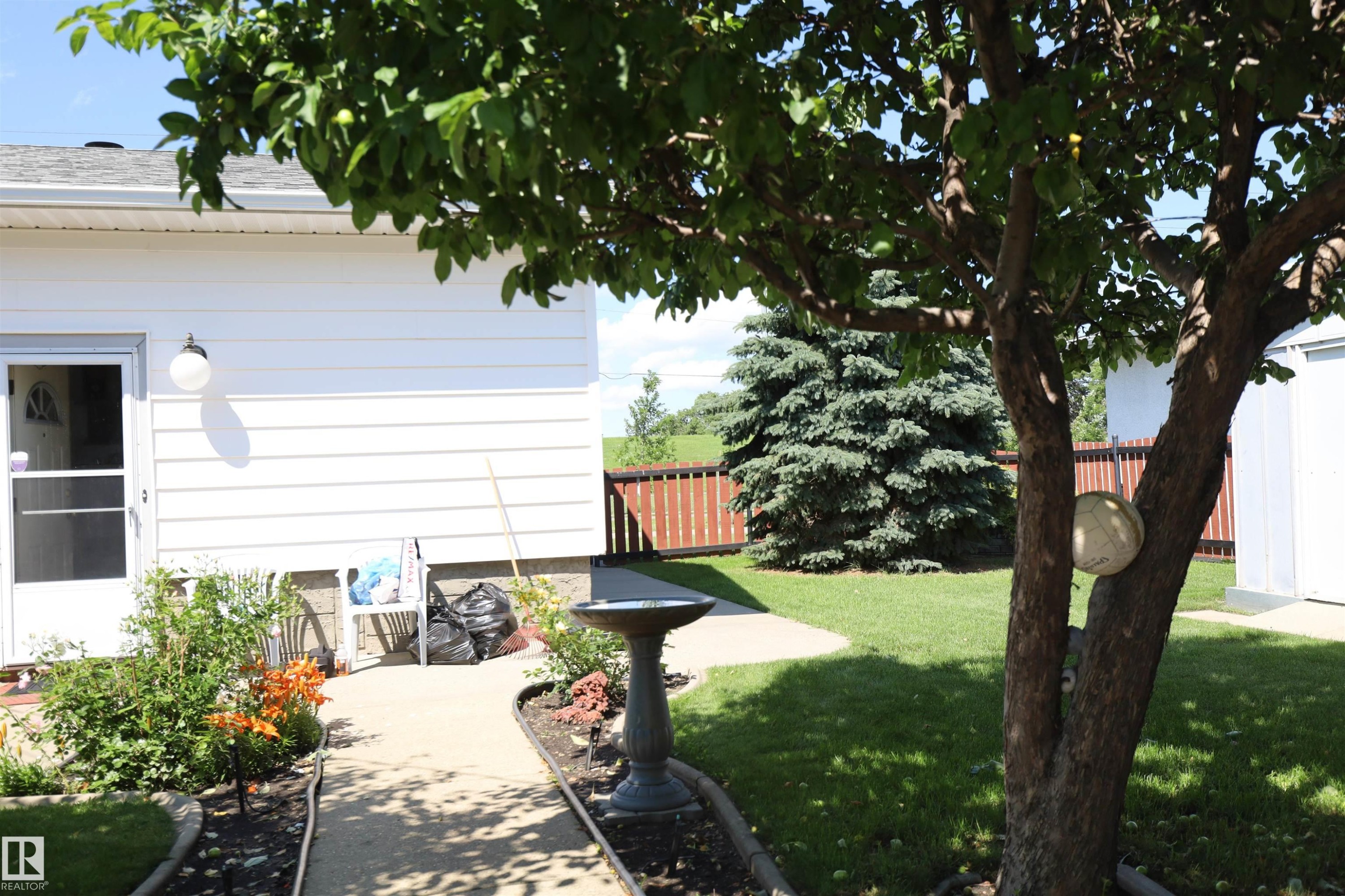 10715 132 Avenue Nw, Edmonton, AB - Outdoor