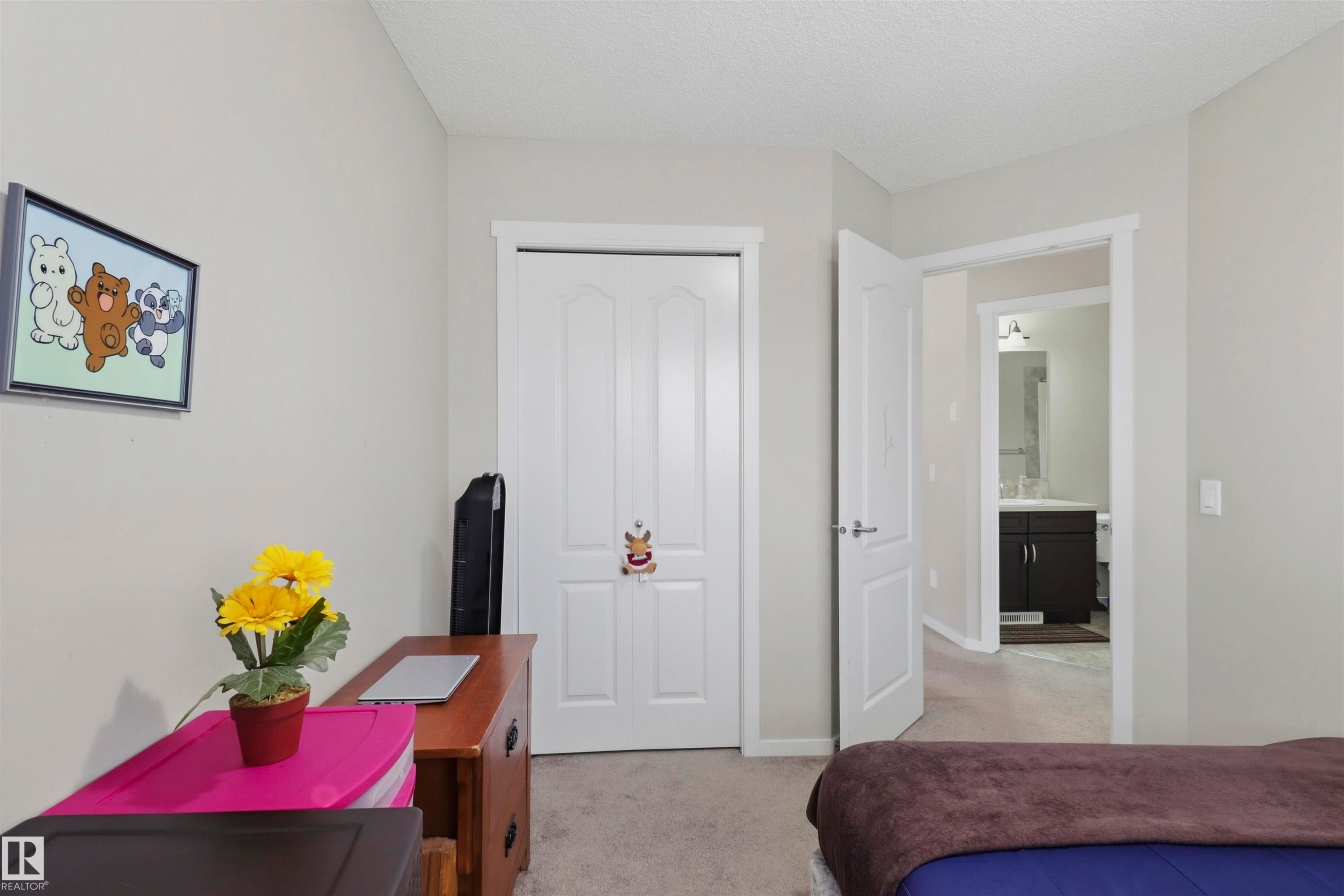 Neutral wall color, white trim, and textured ceiling - 1528 35 Avenue Nw, Edmonton, AB - Indoor Photo Showing Other Room