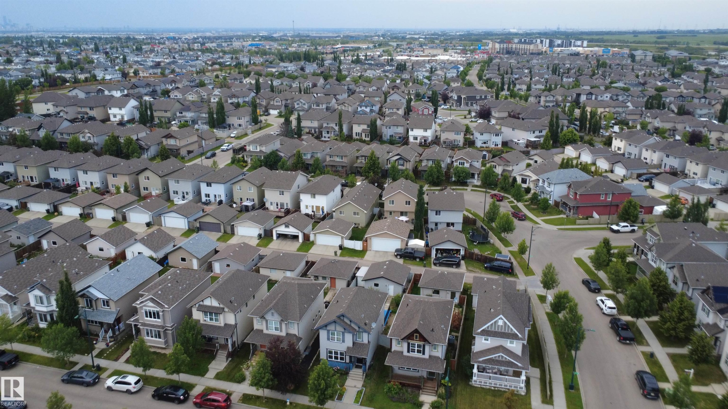 Expansive residential community featuring a variety of detached homes with diverse architectural styles, concrete streets, and mature trees - 1528 35 Avenue Nw, Edmonton, AB - Outdoor With View