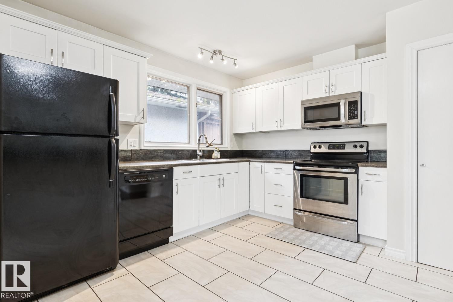 8709 164A Street Nw, Edmonton, AB