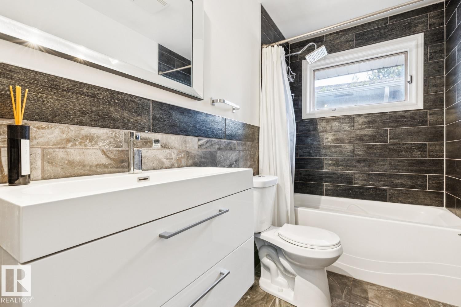 8709 164A Street Nw, Edmonton, AB
