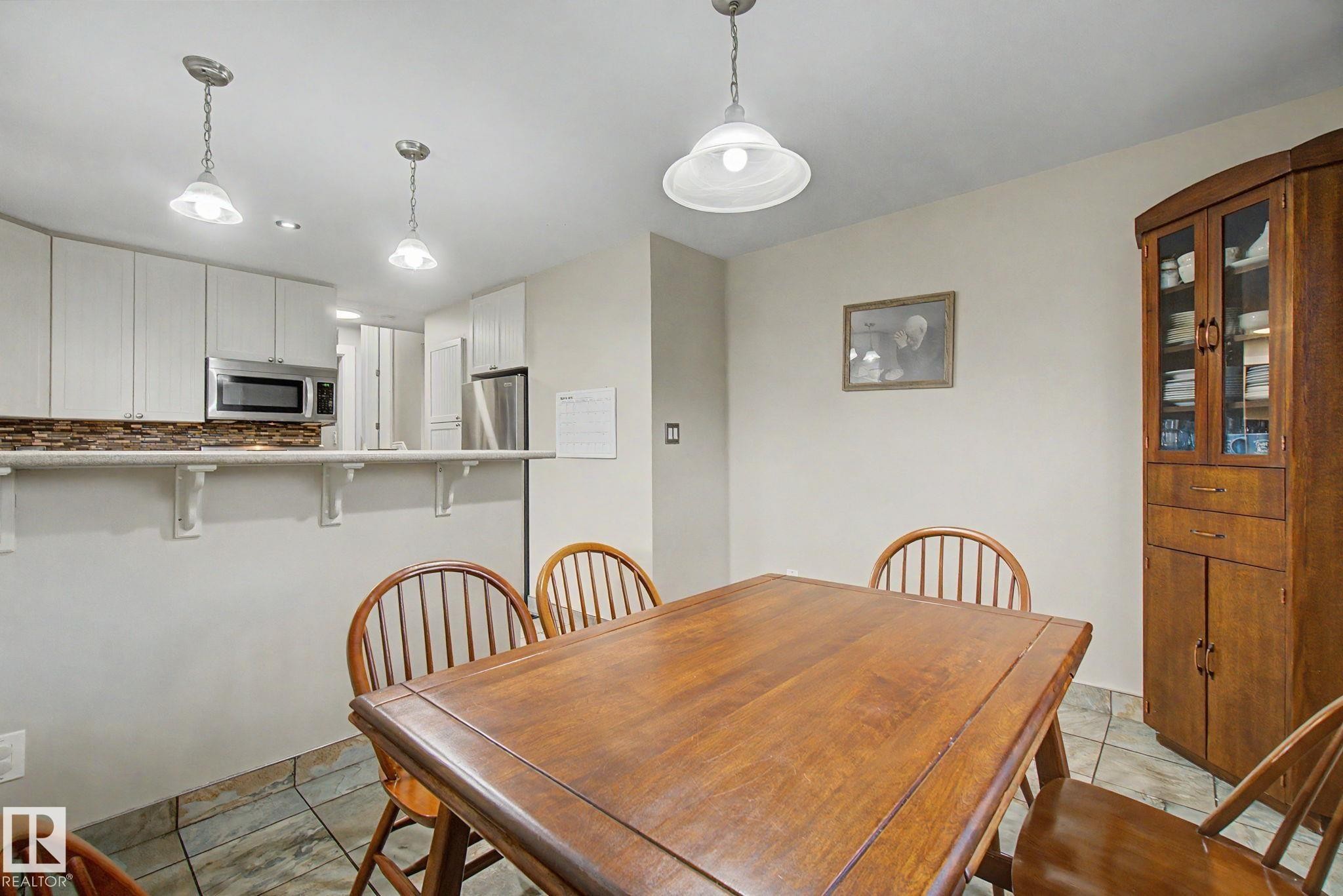3706 41 Avenue Nw, Edmonton, AB - Indoor Photo Showing Dining Room