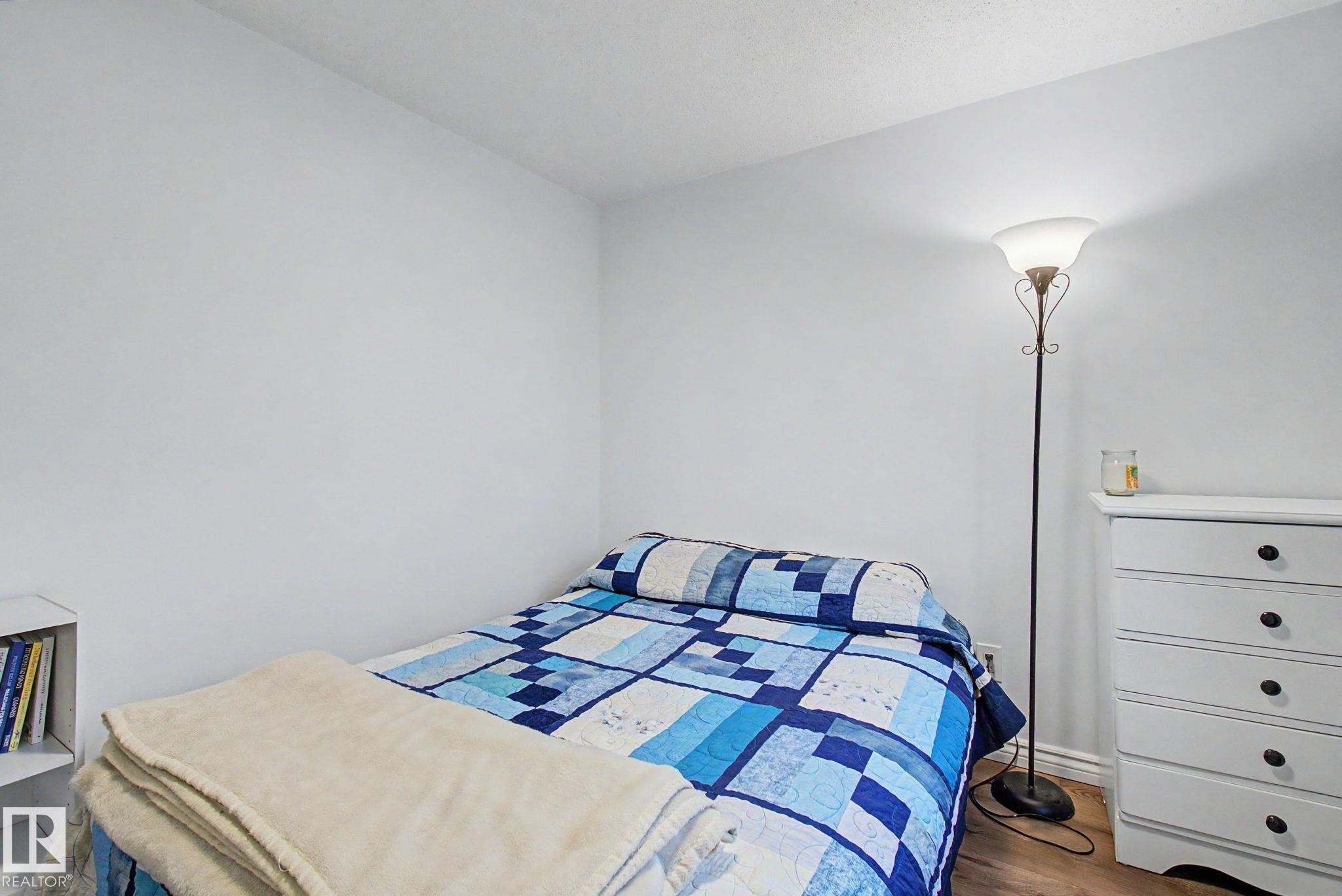 3706 41 Avenue Nw, Edmonton, AB - Indoor Photo Showing Bedroom