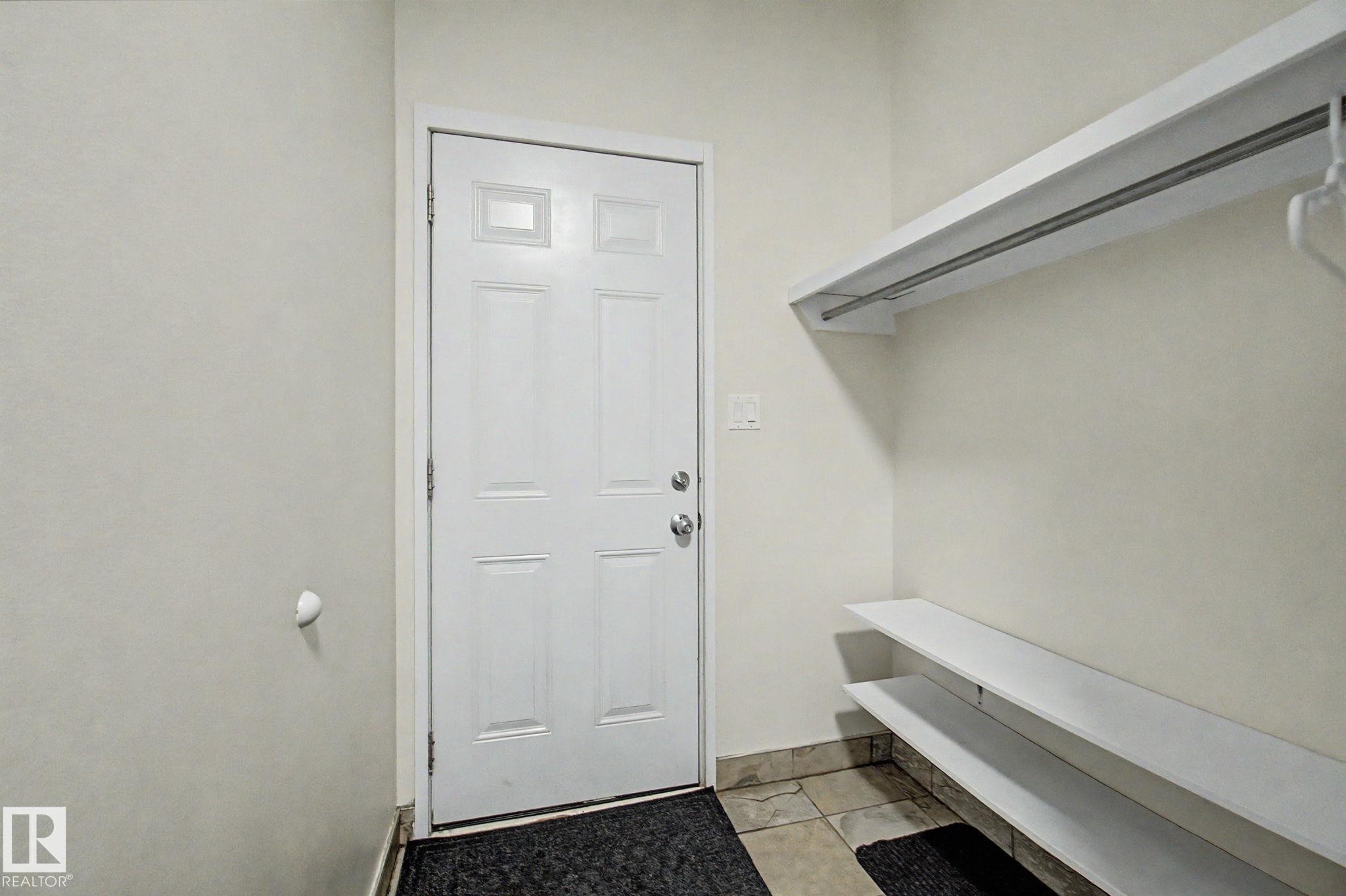 3706 41 Avenue Nw, Edmonton, AB - Indoor Photo Showing Other Room