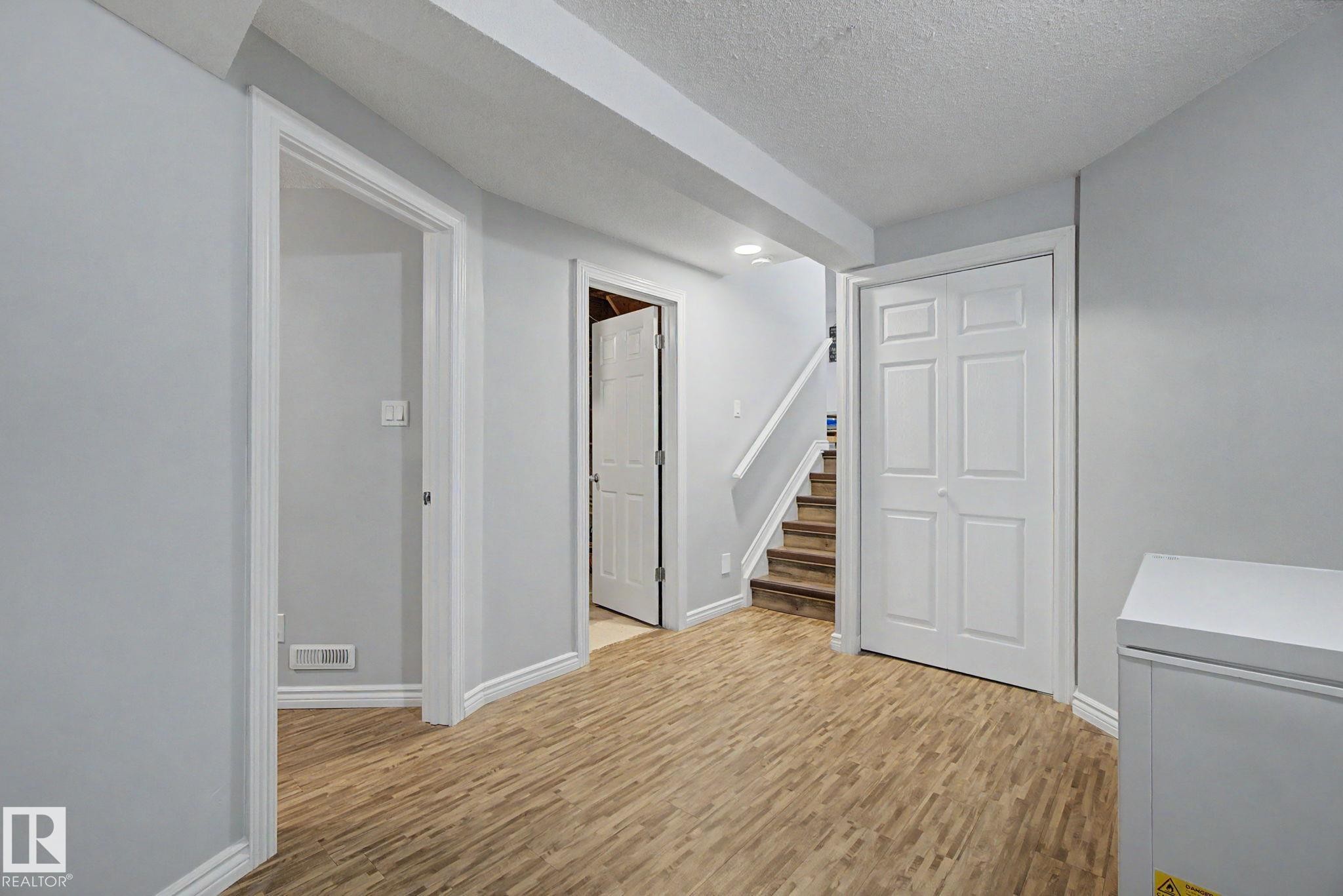 3706 41 Avenue Nw, Edmonton, AB - Indoor Photo Showing Other Room