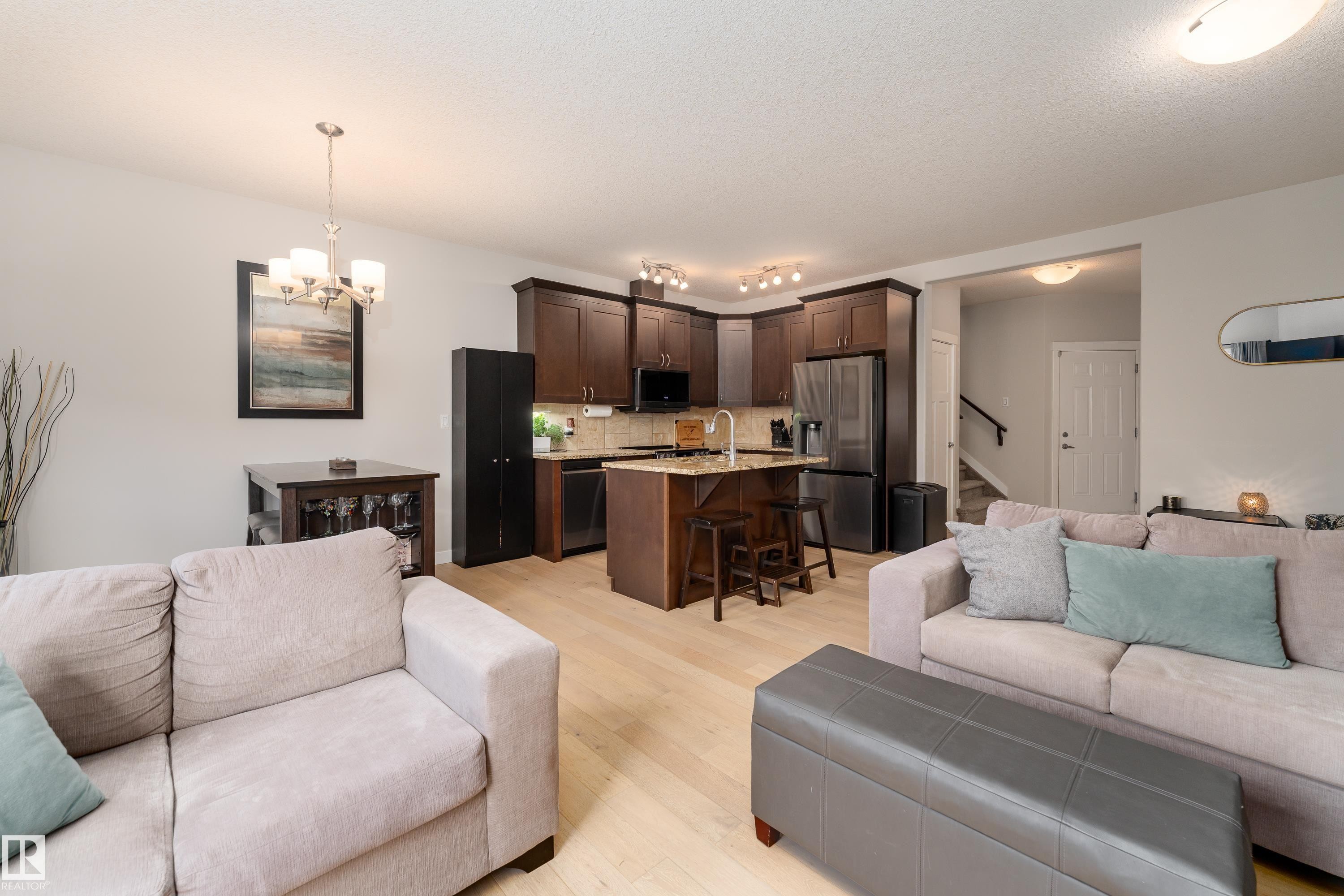 16805 55 Street Nw, Edmonton, AB - Indoor Photo Showing Living Room